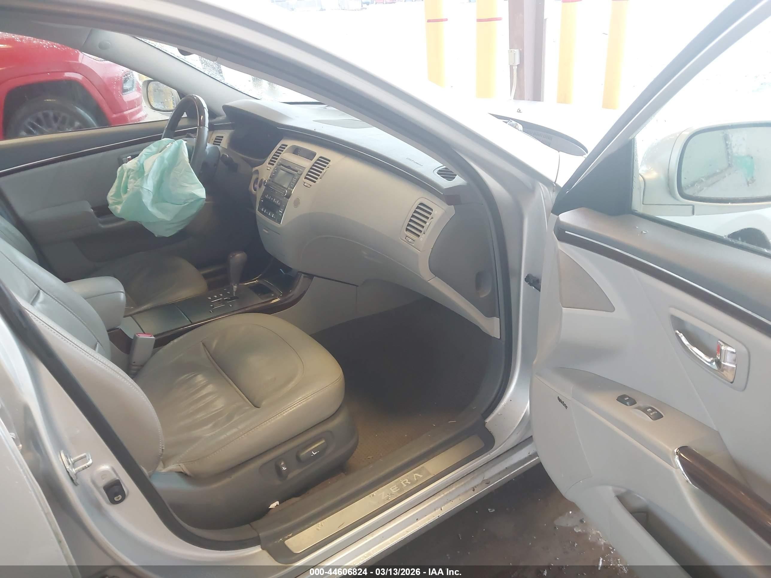 2009 Hyundai Azera Limited Silver vin: KMHFC46F69A380467