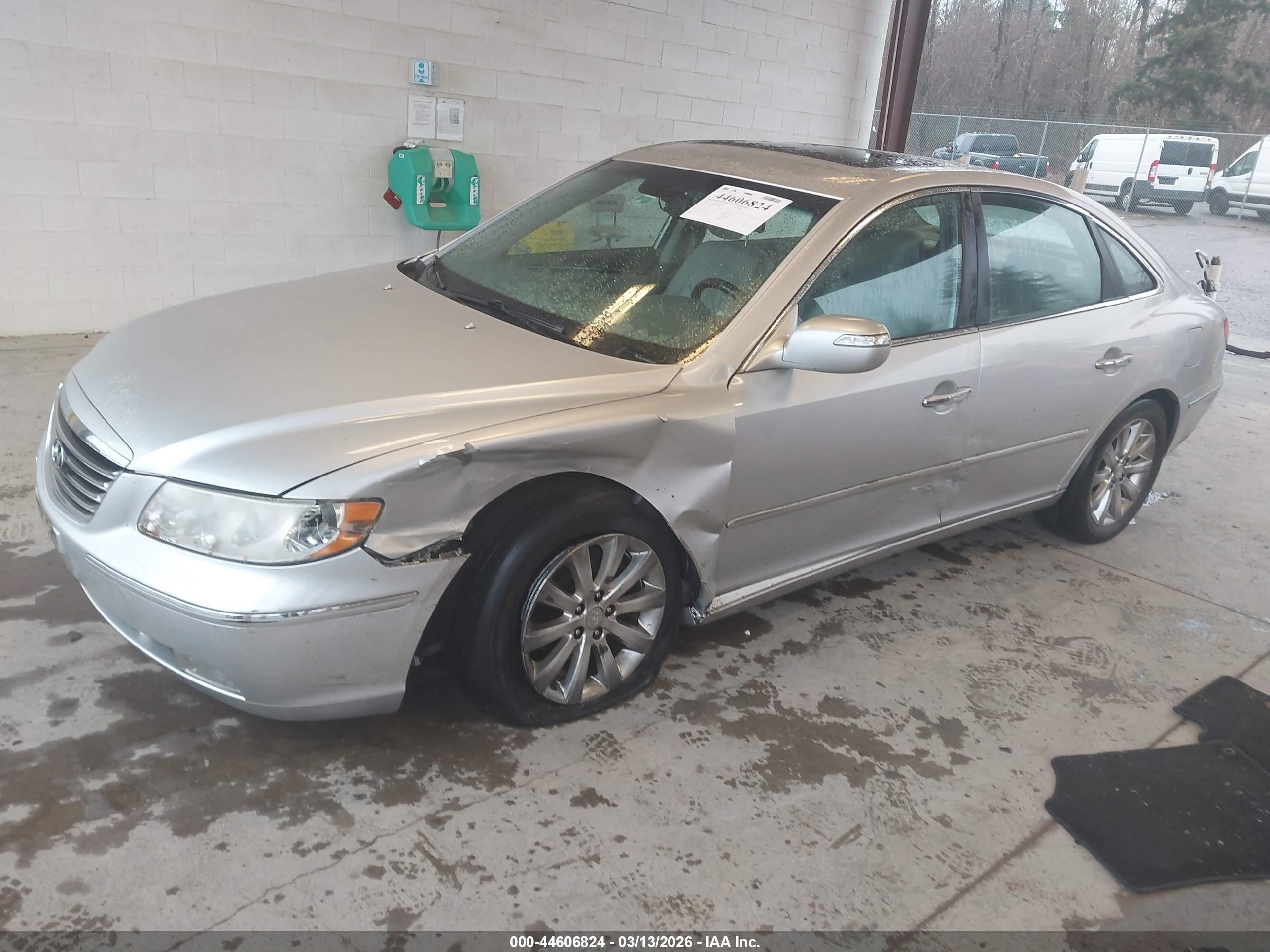 2009 Hyundai Azera Limited Silver vin: KMHFC46F69A380467