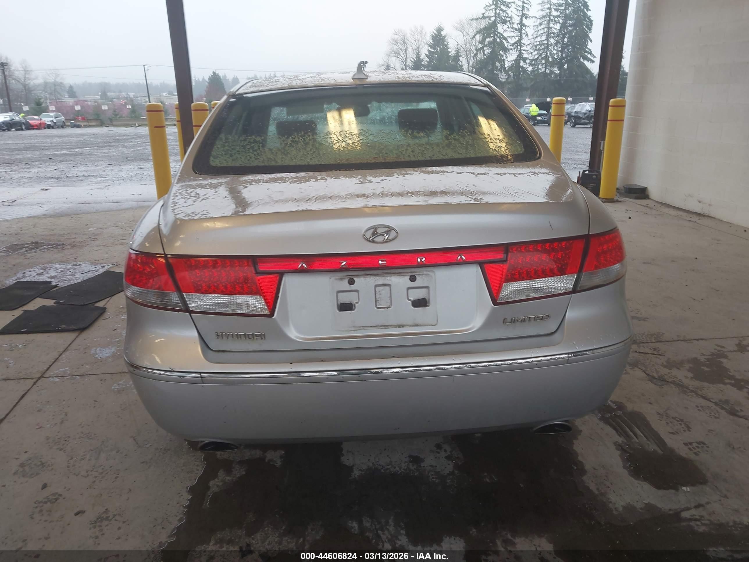 2009 Hyundai Azera Limited Silver vin: KMHFC46F69A380467