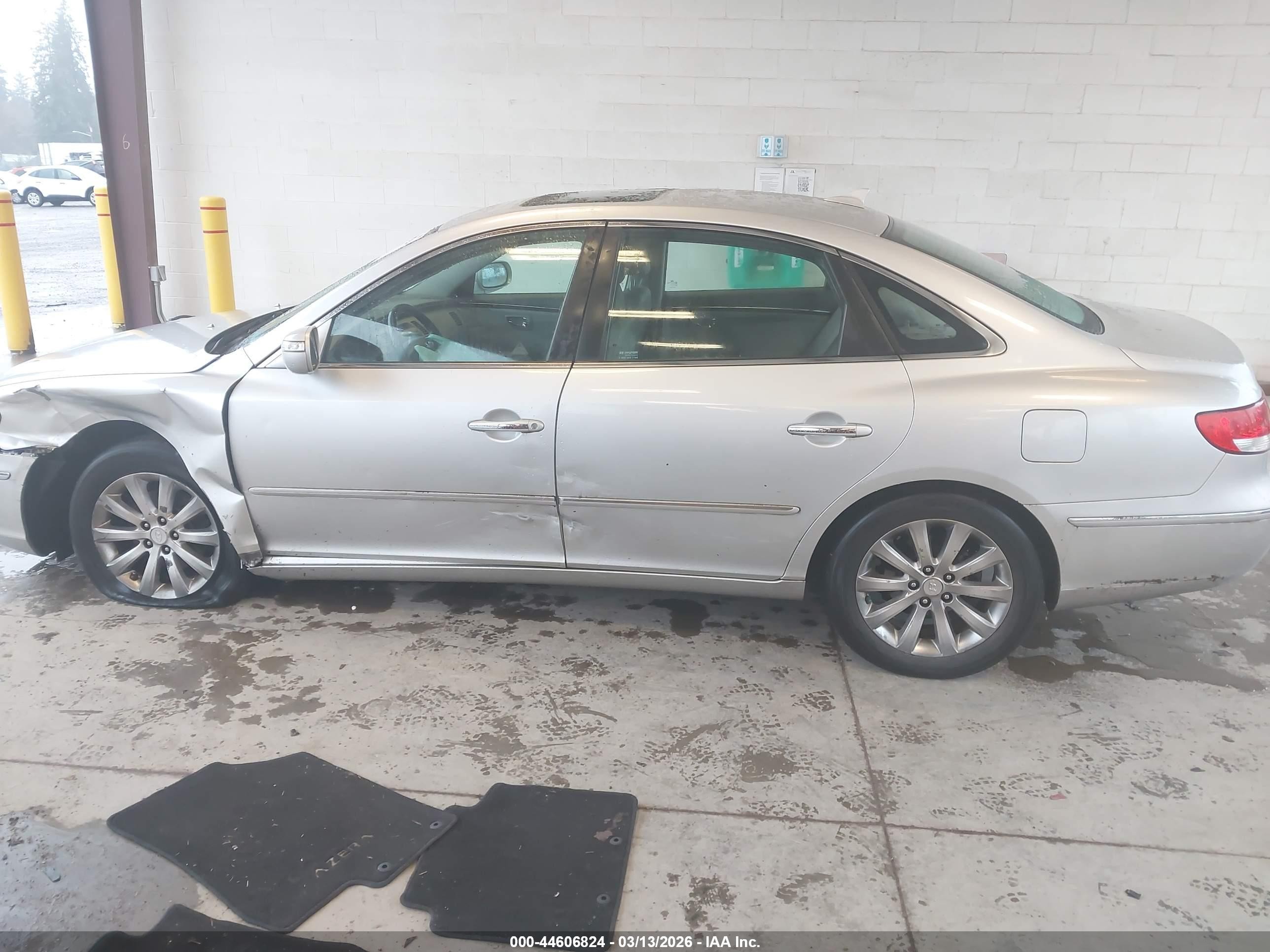 2009 Hyundai Azera Limited Silver vin: KMHFC46F69A380467