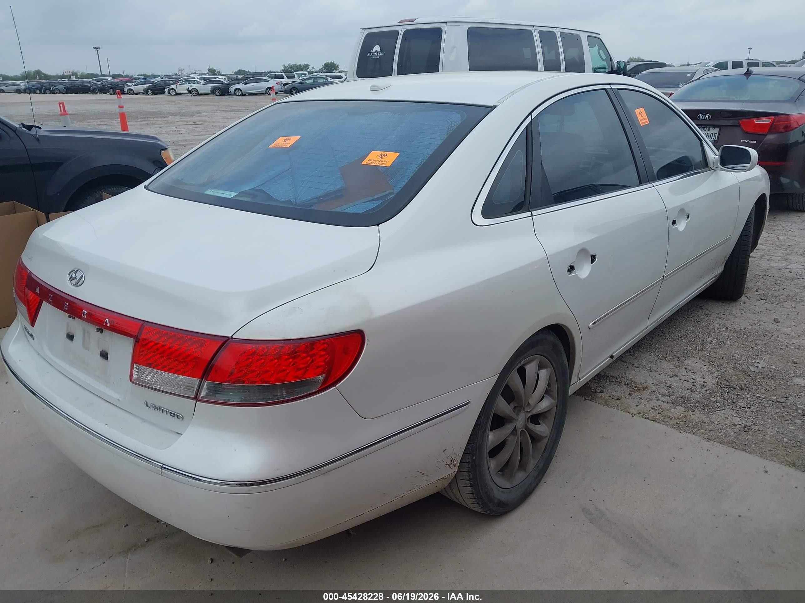 2007 Hyundai Azera   White vin: KMHFC46F77A201494