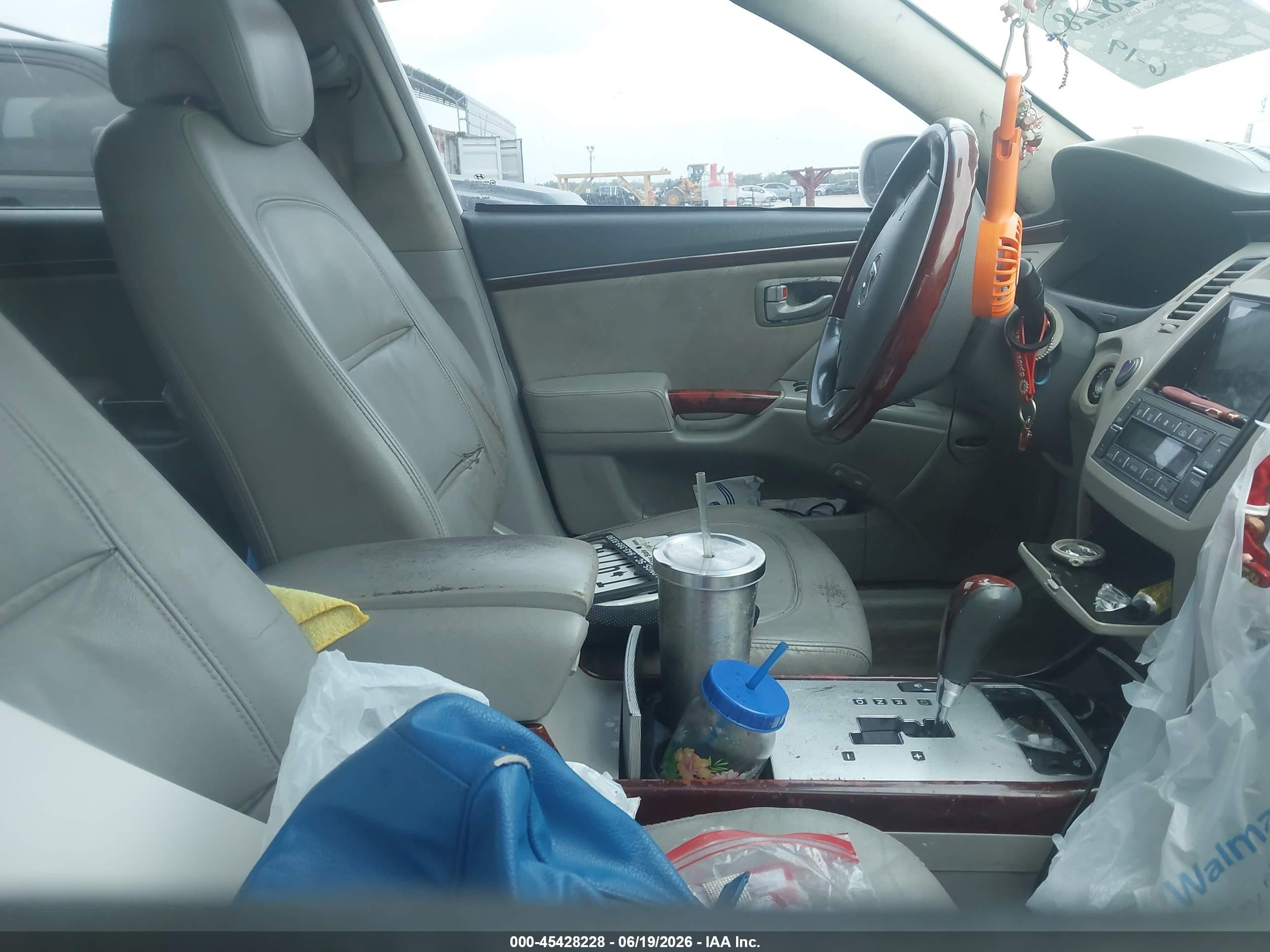 2007 Hyundai Azera   White vin: KMHFC46F77A201494