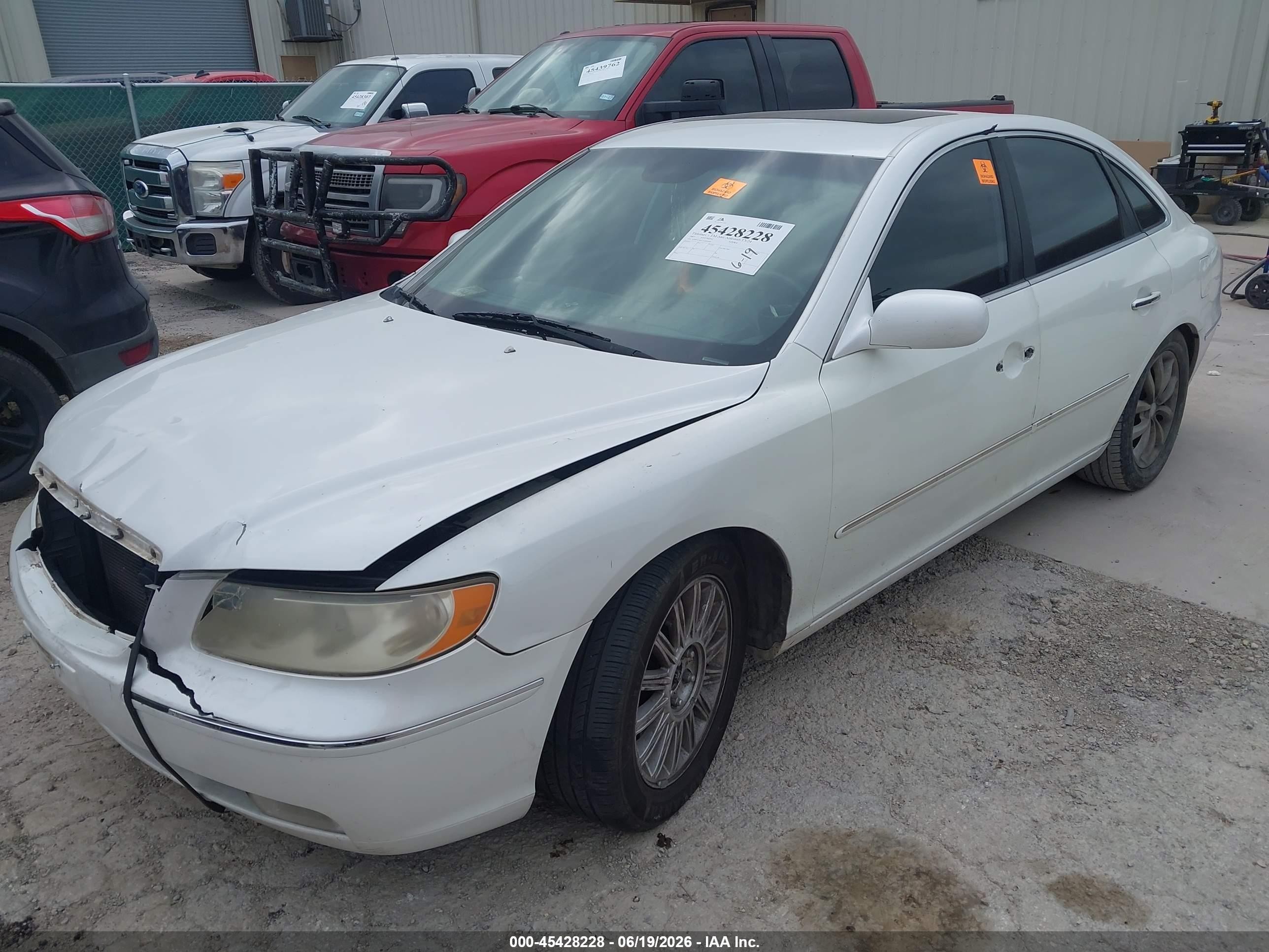 2007 Hyundai Azera   White vin: KMHFC46F77A201494