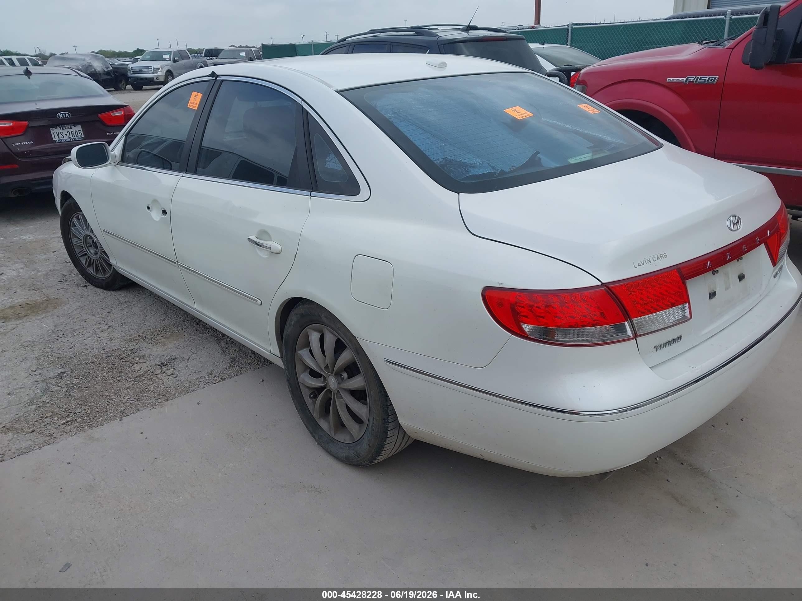 2007 Hyundai Azera   White vin: KMHFC46F77A201494