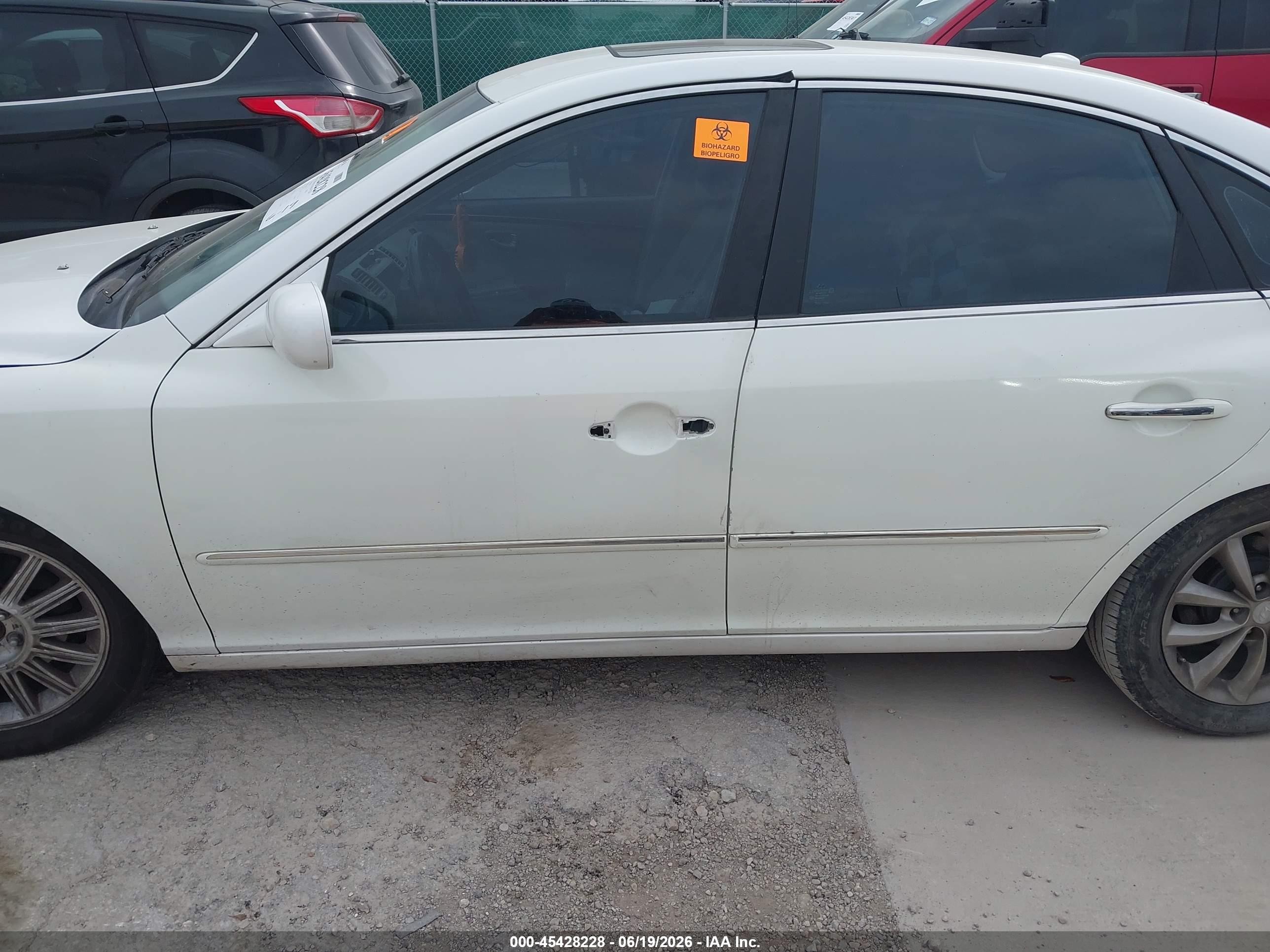 2007 Hyundai Azera   White vin: KMHFC46F77A201494