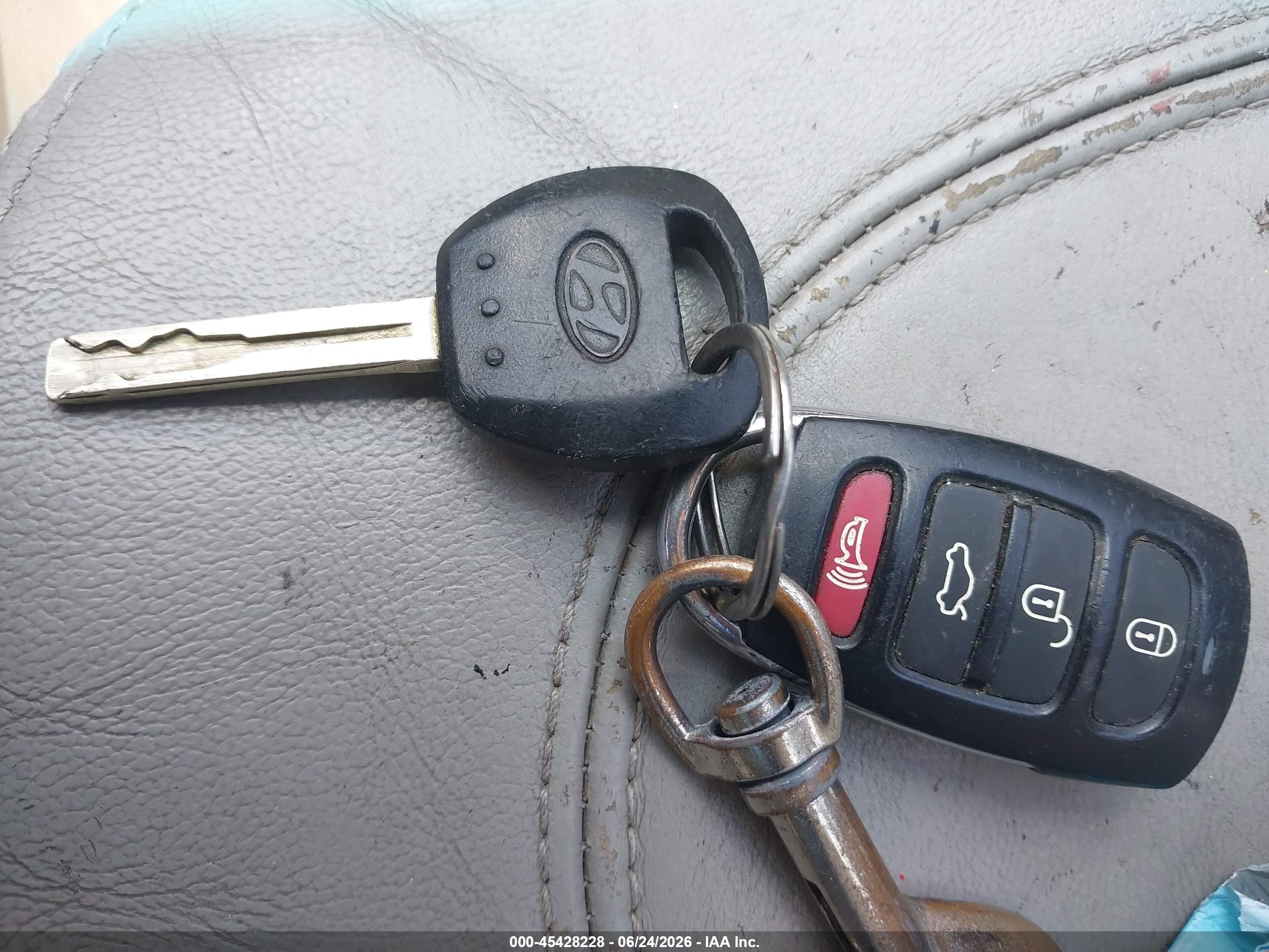 2007 Hyundai Azera   White vin: KMHFC46F77A201494