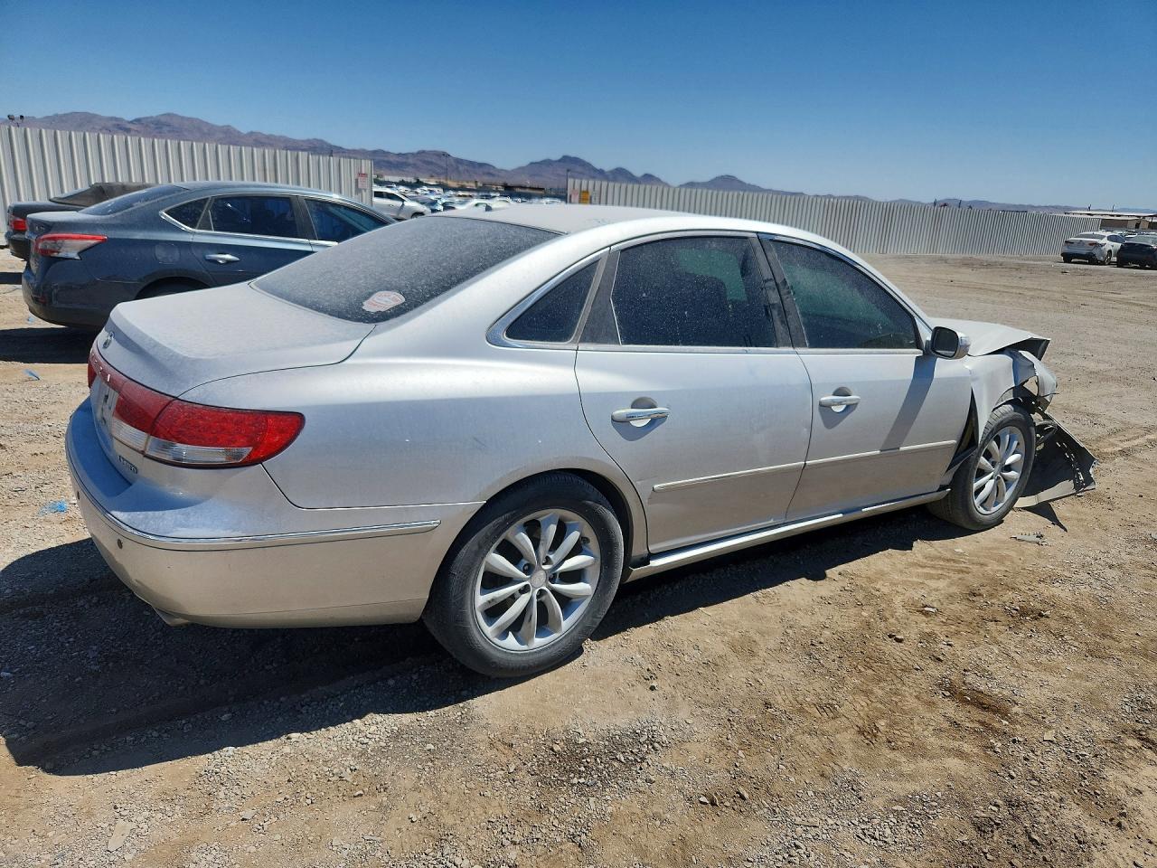 2008 Hyundai Azera Limited Silver vin: KMHFC46F78A295880