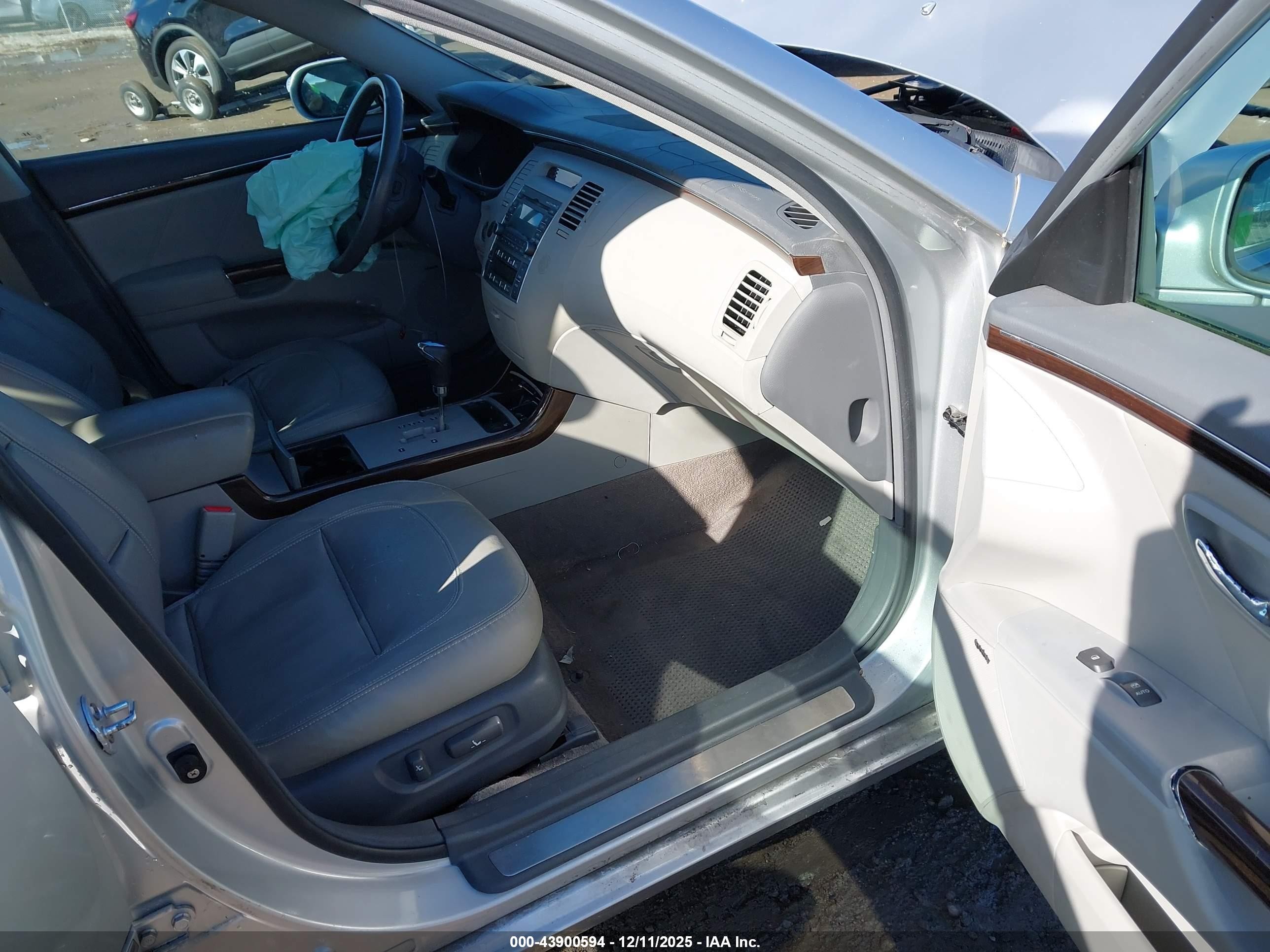 2009 Hyundai Azera Limited Silver vin: KMHFC46F79A341578