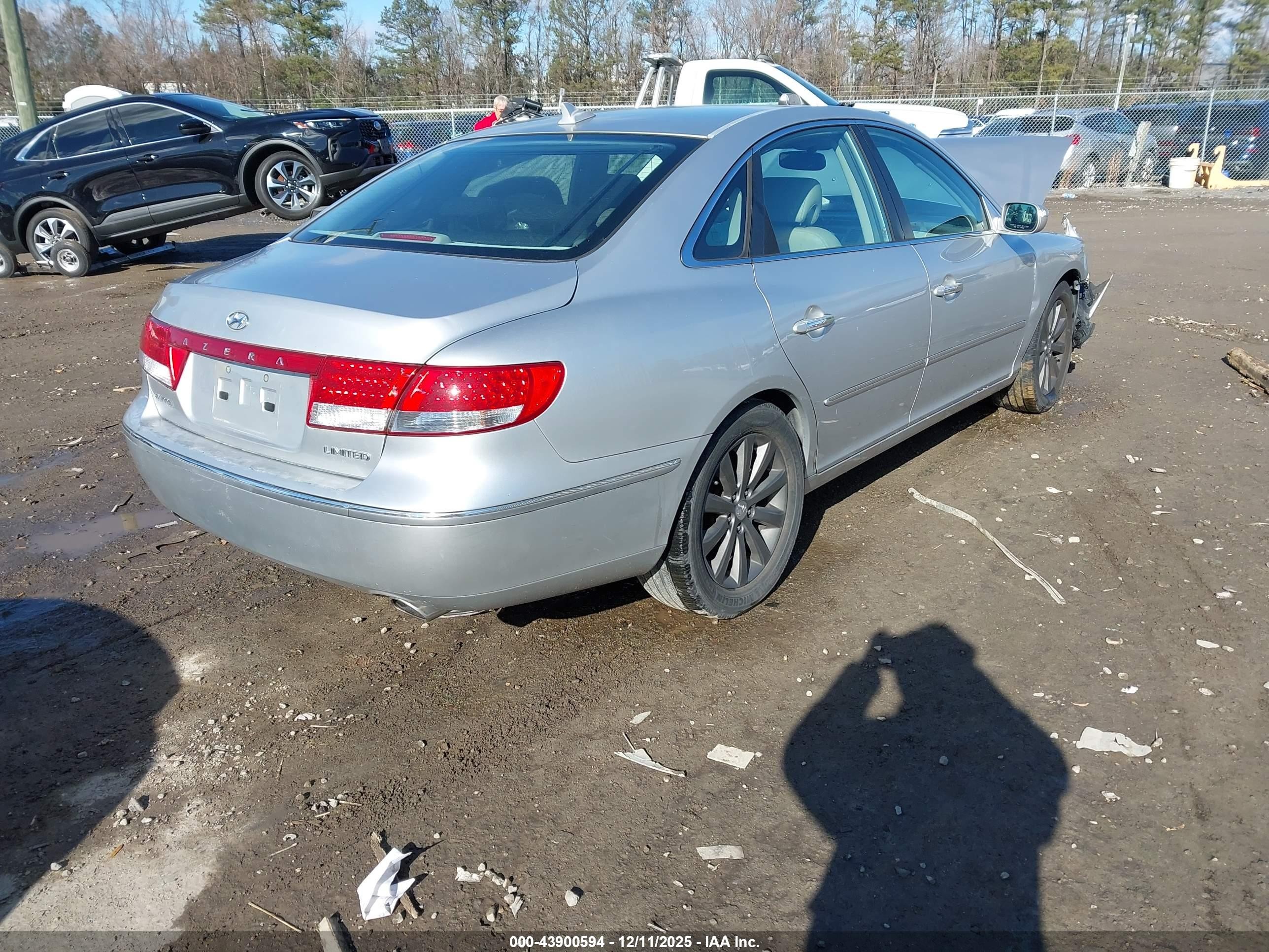2009 Hyundai Azera Limited Silver vin: KMHFC46F79A341578