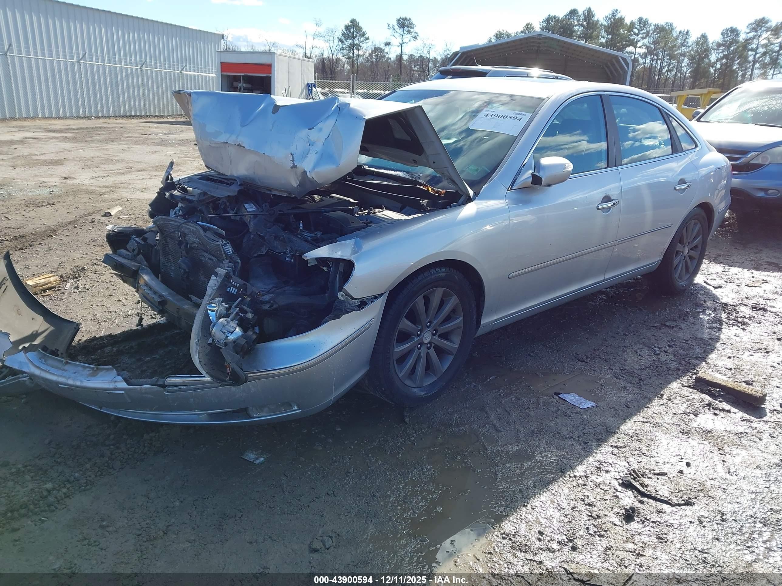 2009 Hyundai Azera Limited Silver vin: KMHFC46F79A341578