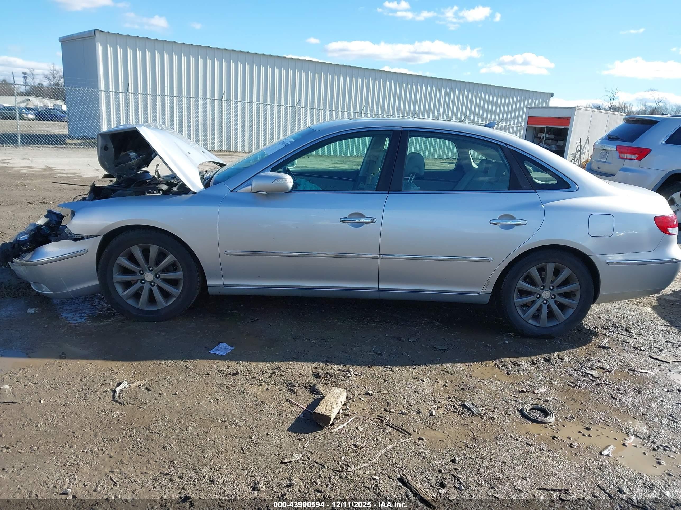 2009 Hyundai Azera Limited Silver vin: KMHFC46F79A341578