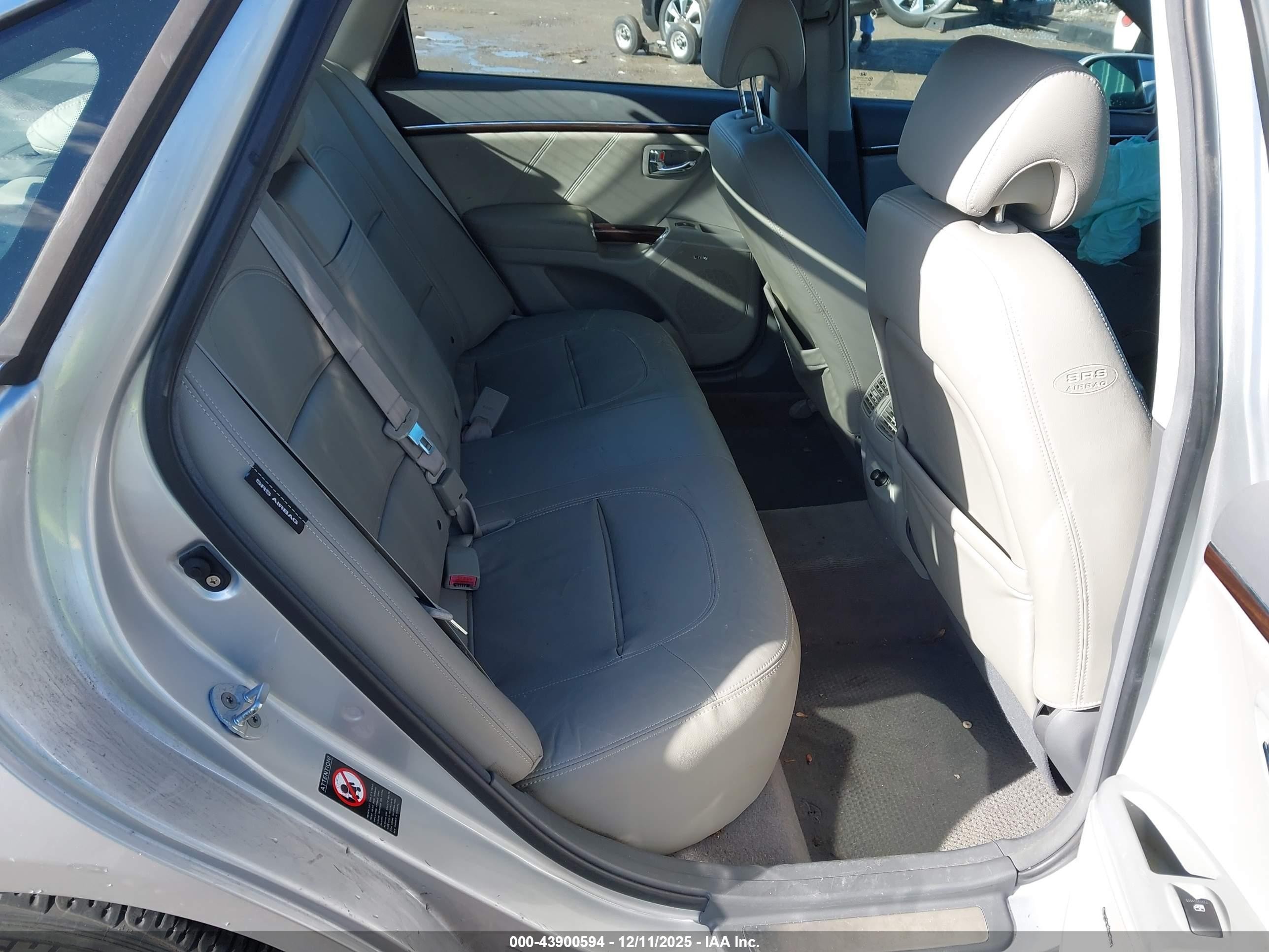 2009 Hyundai Azera Limited Silver vin: KMHFC46F79A341578