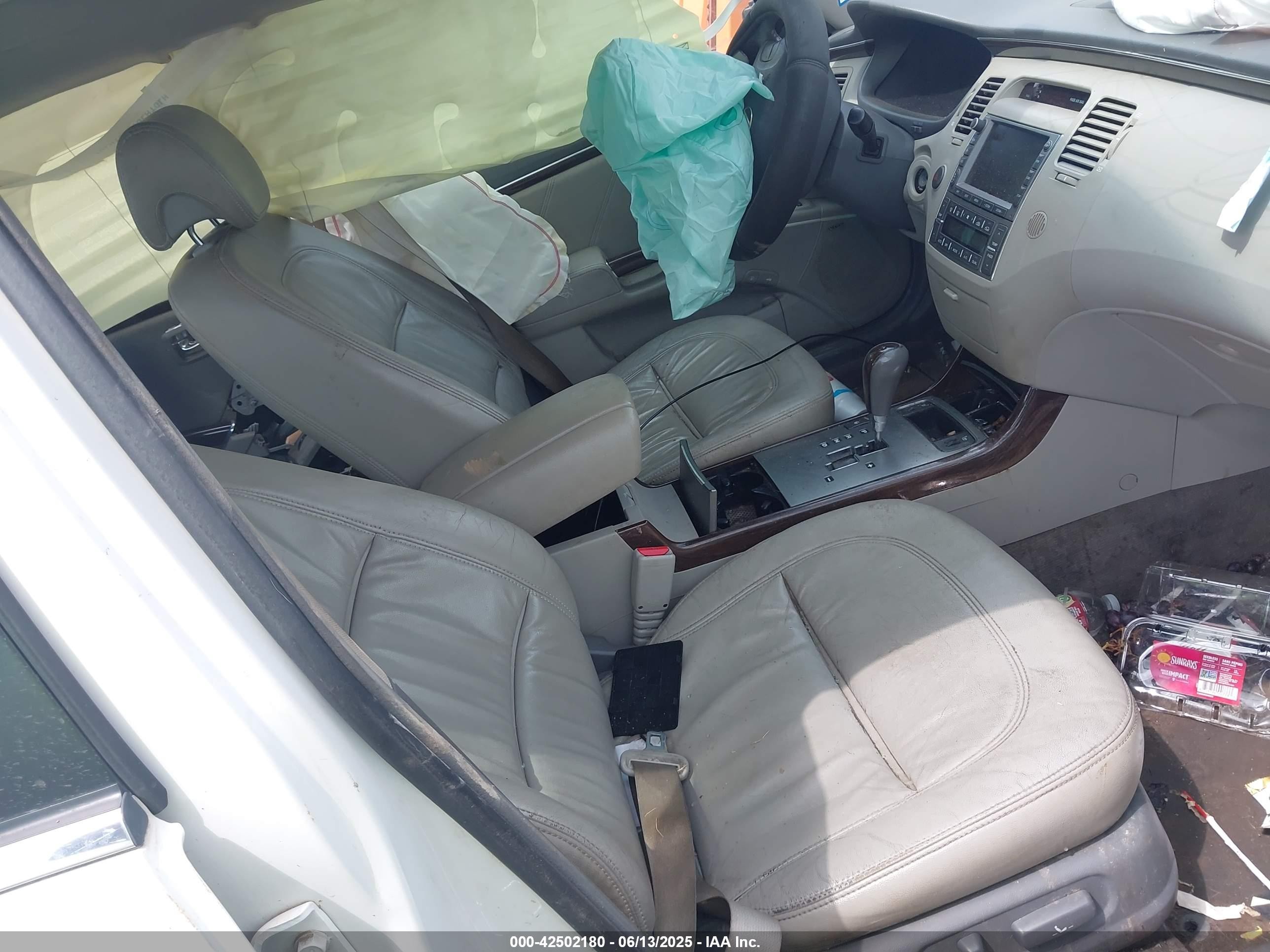 2009 Hyundai Azera Limited Beige vin: KMHFC46F79A358185