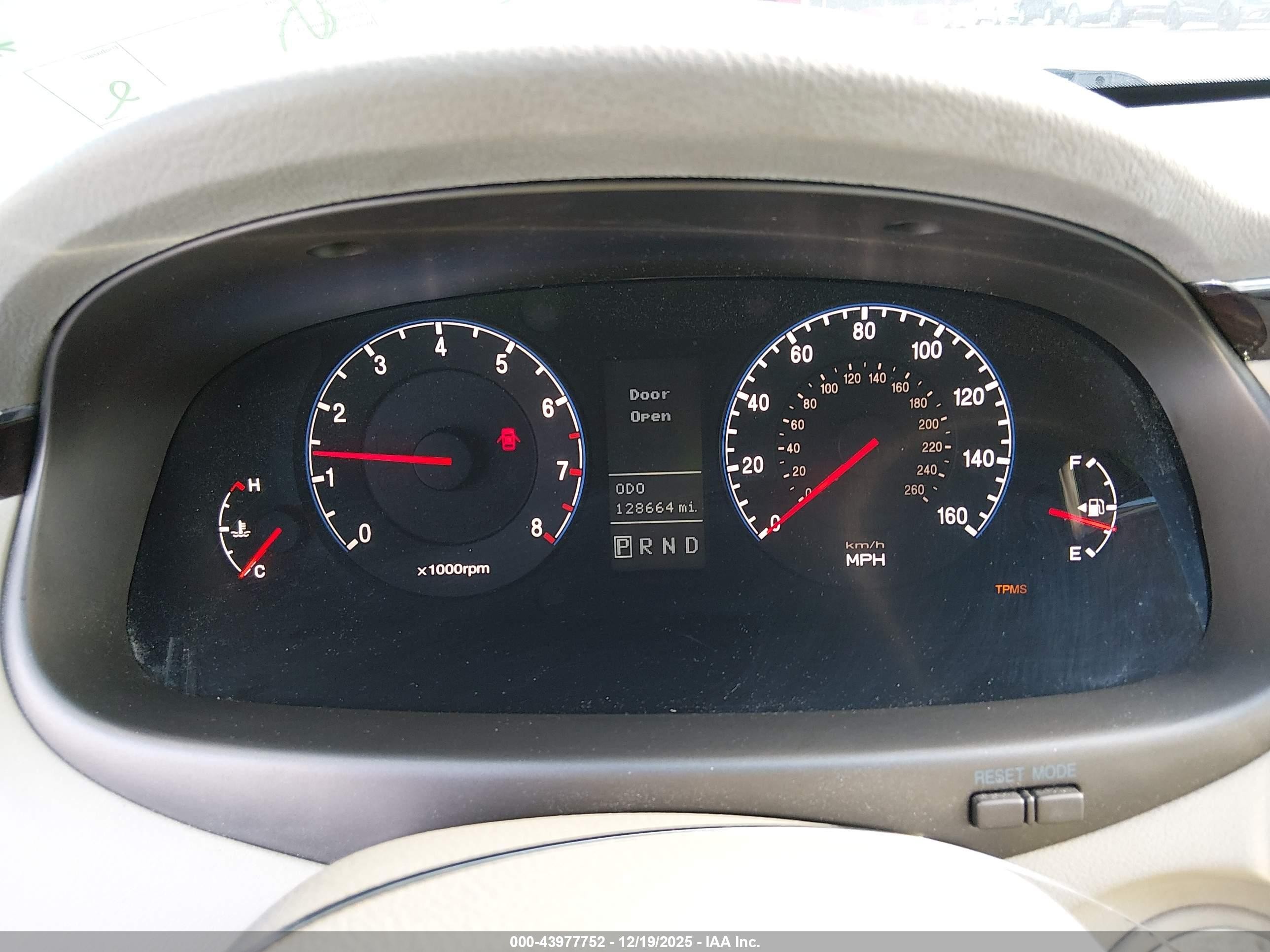 2009 Hyundai Azera Limited White vin: KMHFC46F79A380574