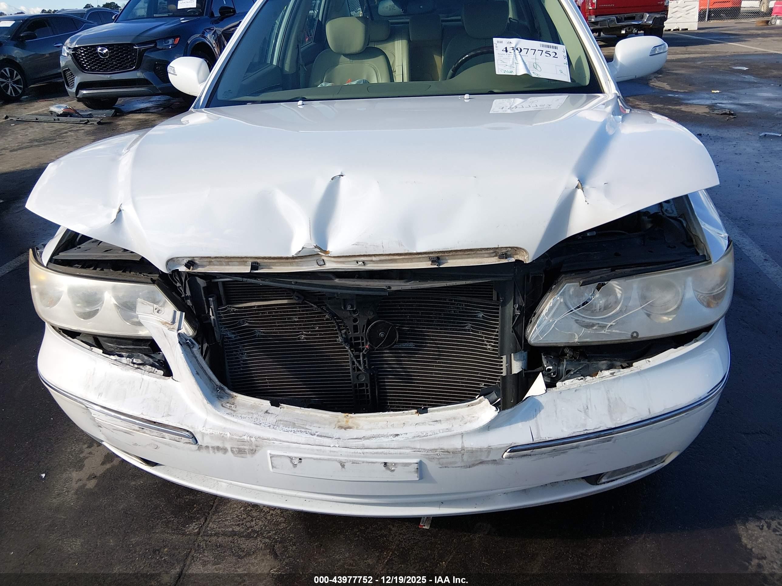 2009 Hyundai Azera Limited White vin: KMHFC46F79A380574
