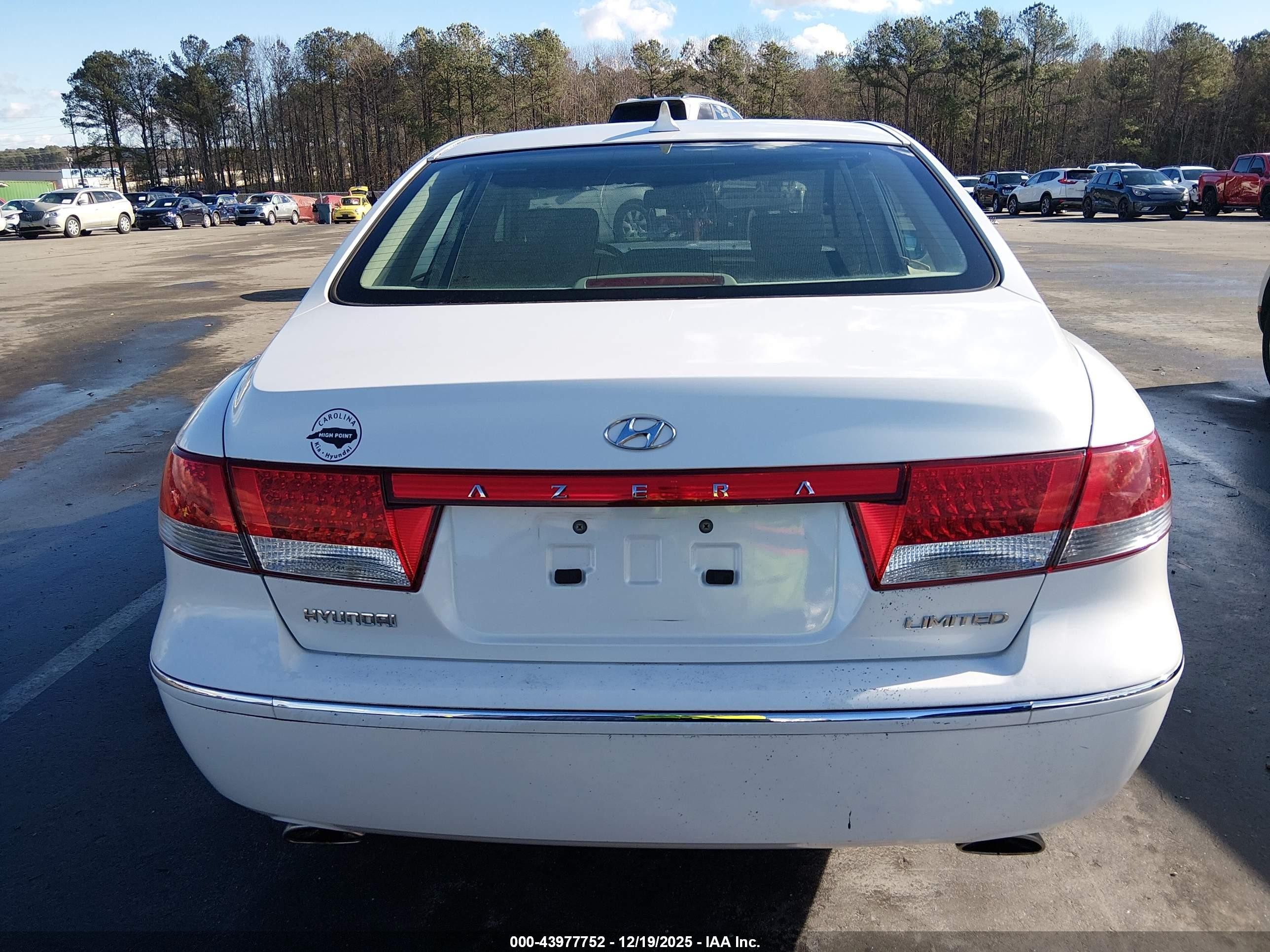 2009 Hyundai Azera Limited White vin: KMHFC46F79A380574