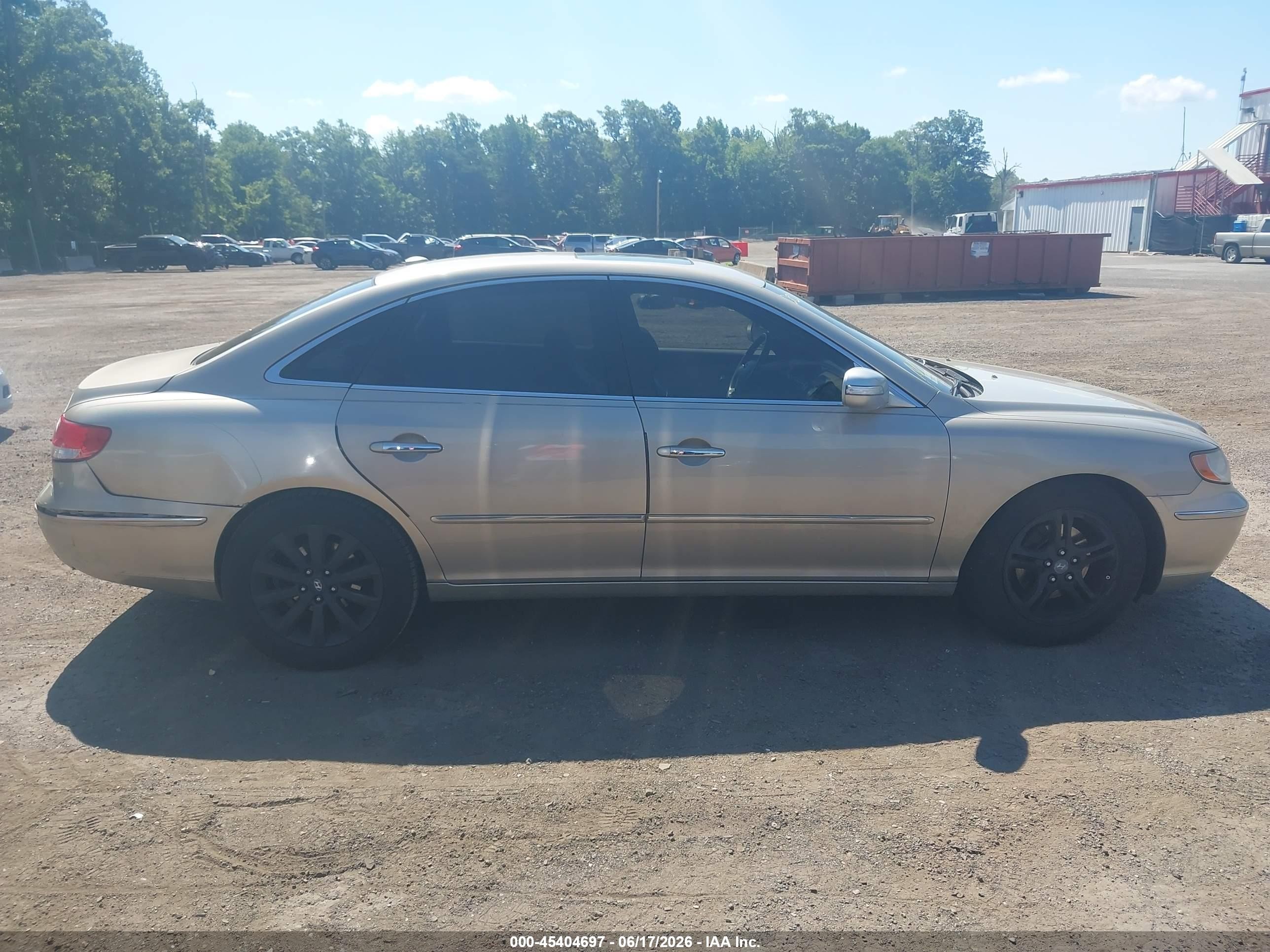 2009 Hyundai Azera Limited Cream vin: KMHFC46F79A381370