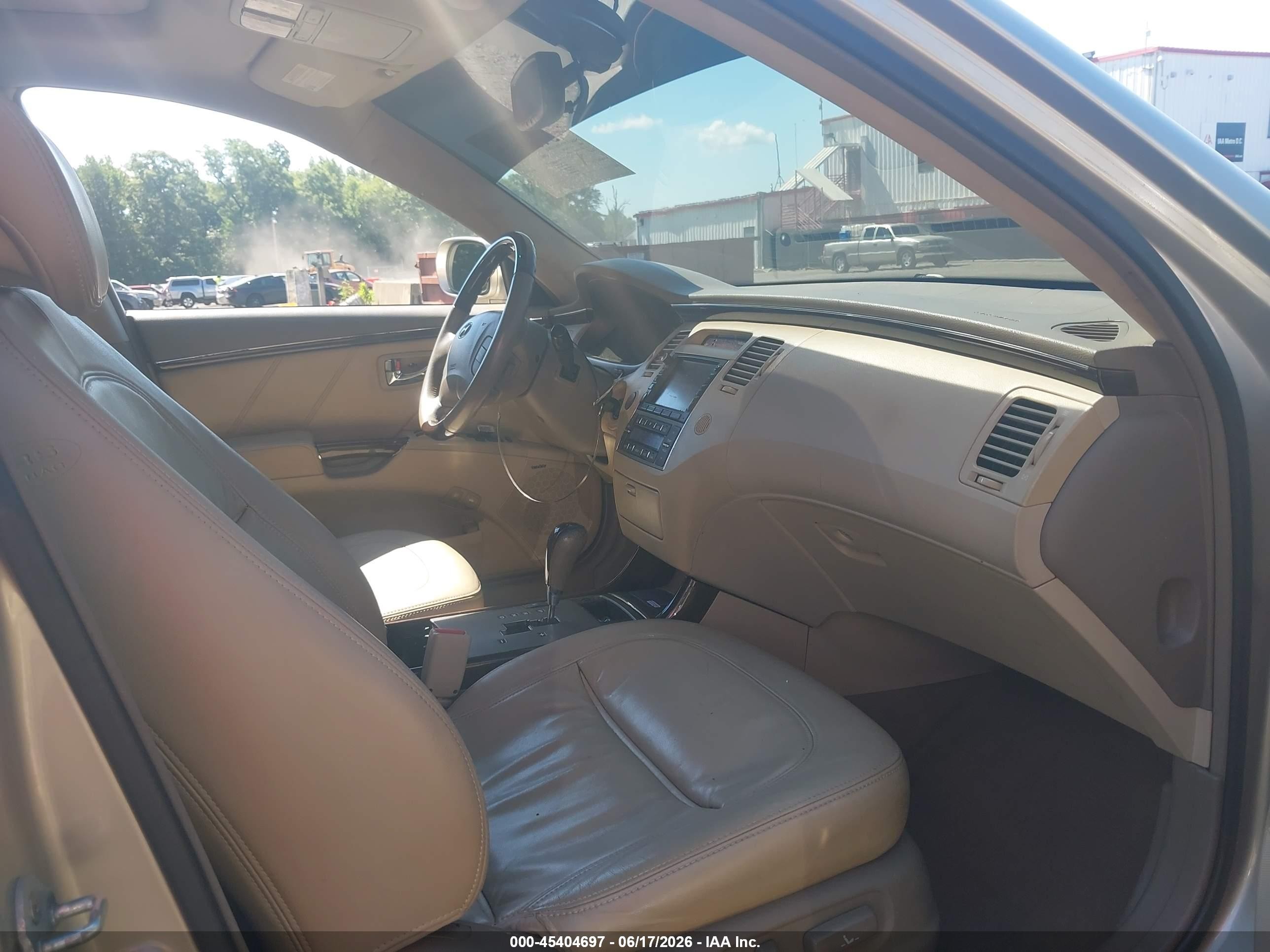 2009 Hyundai Azera Limited Cream vin: KMHFC46F79A381370
