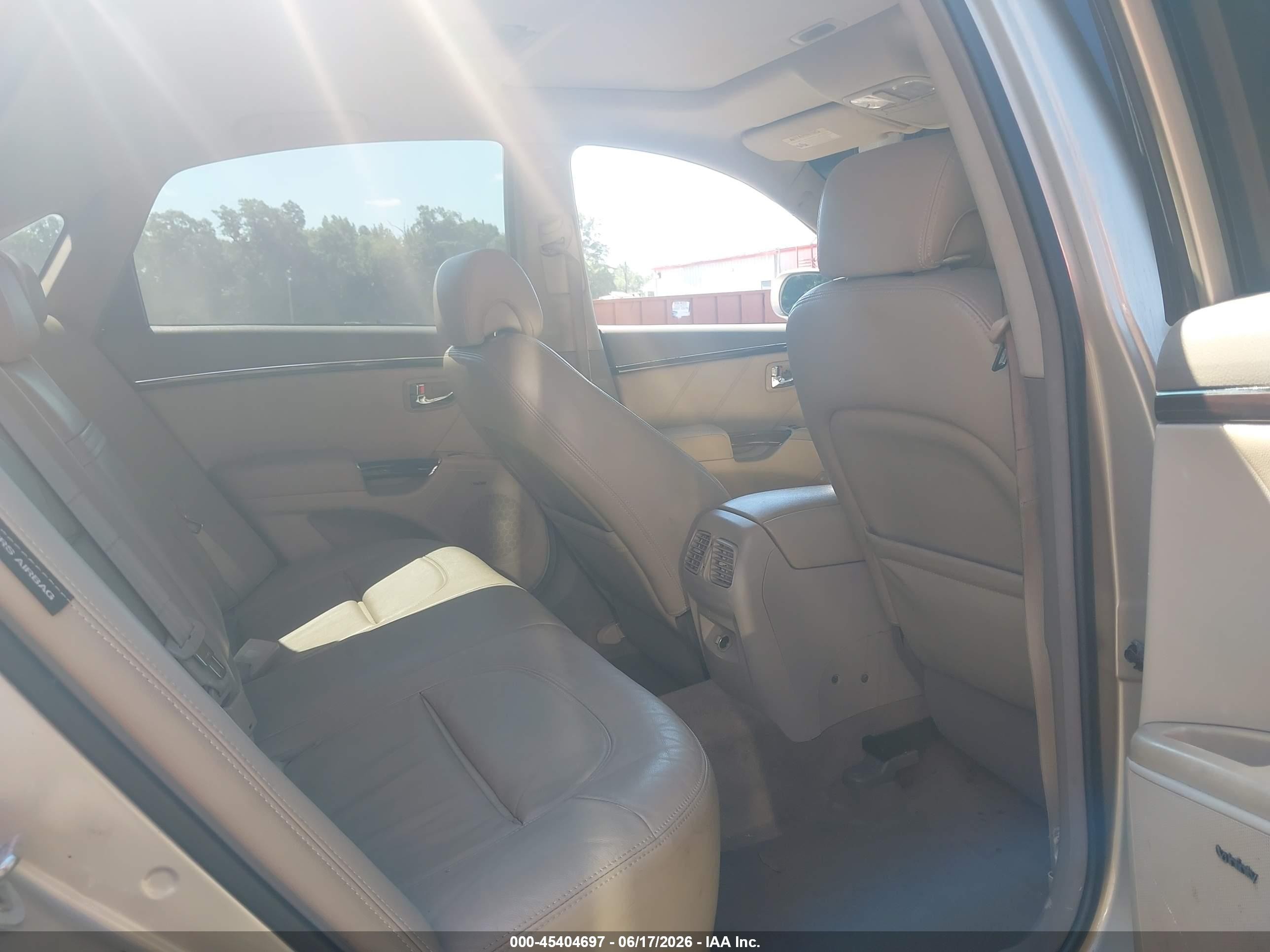 2009 Hyundai Azera Limited Cream vin: KMHFC46F79A381370