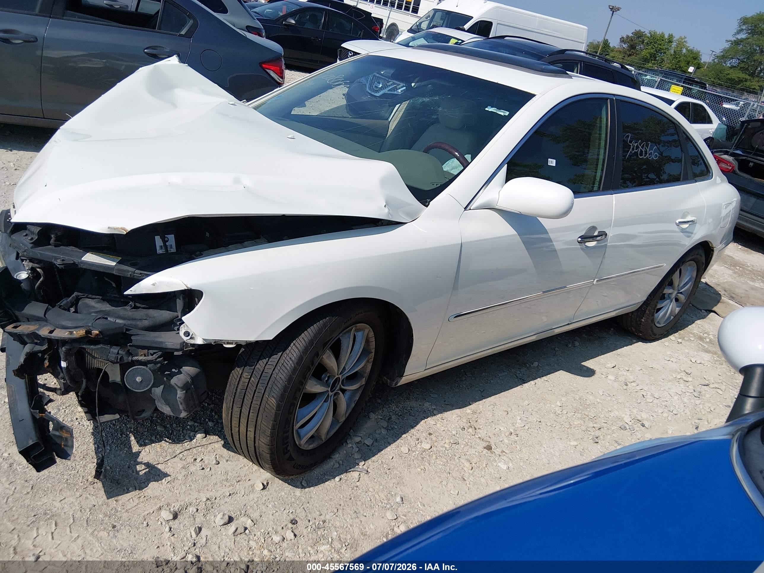 2006 Hyundai Azera Limited/se White vin: KMHFC46F86A042354