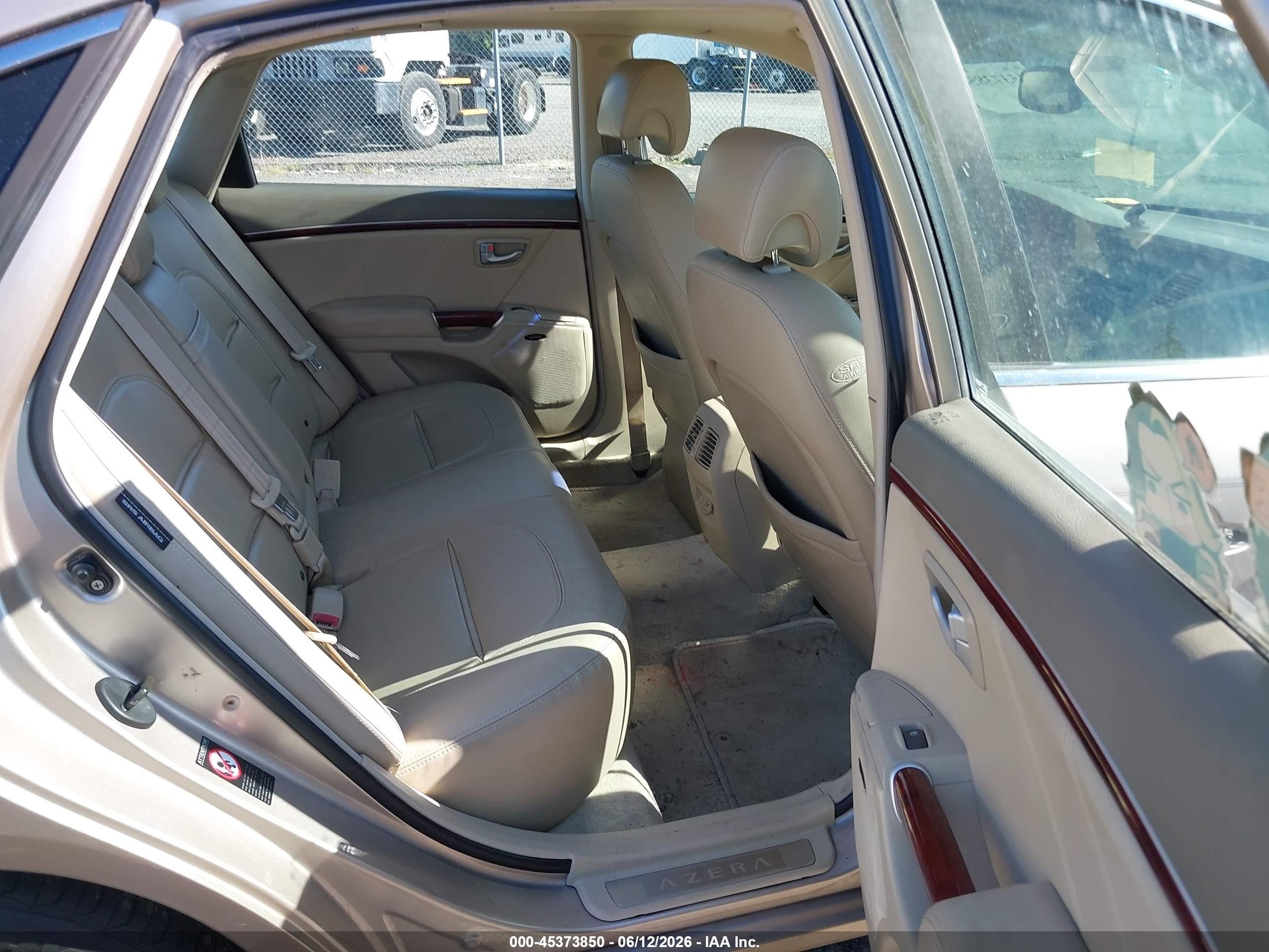2006 Hyundai Azera Limited/se Beige vin: KMHFC46F86A089870