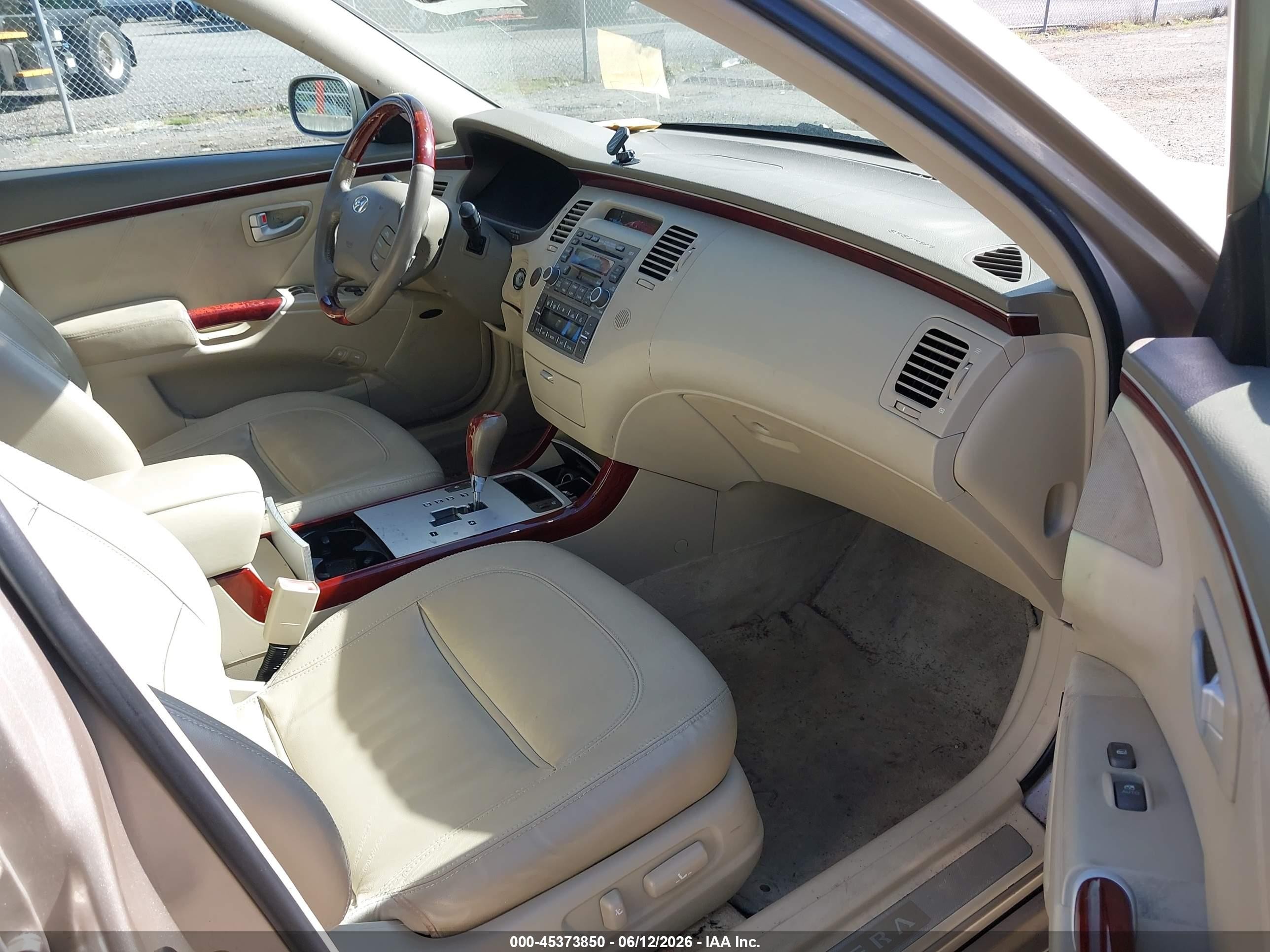 2006 Hyundai Azera Limited/se Beige vin: KMHFC46F86A089870