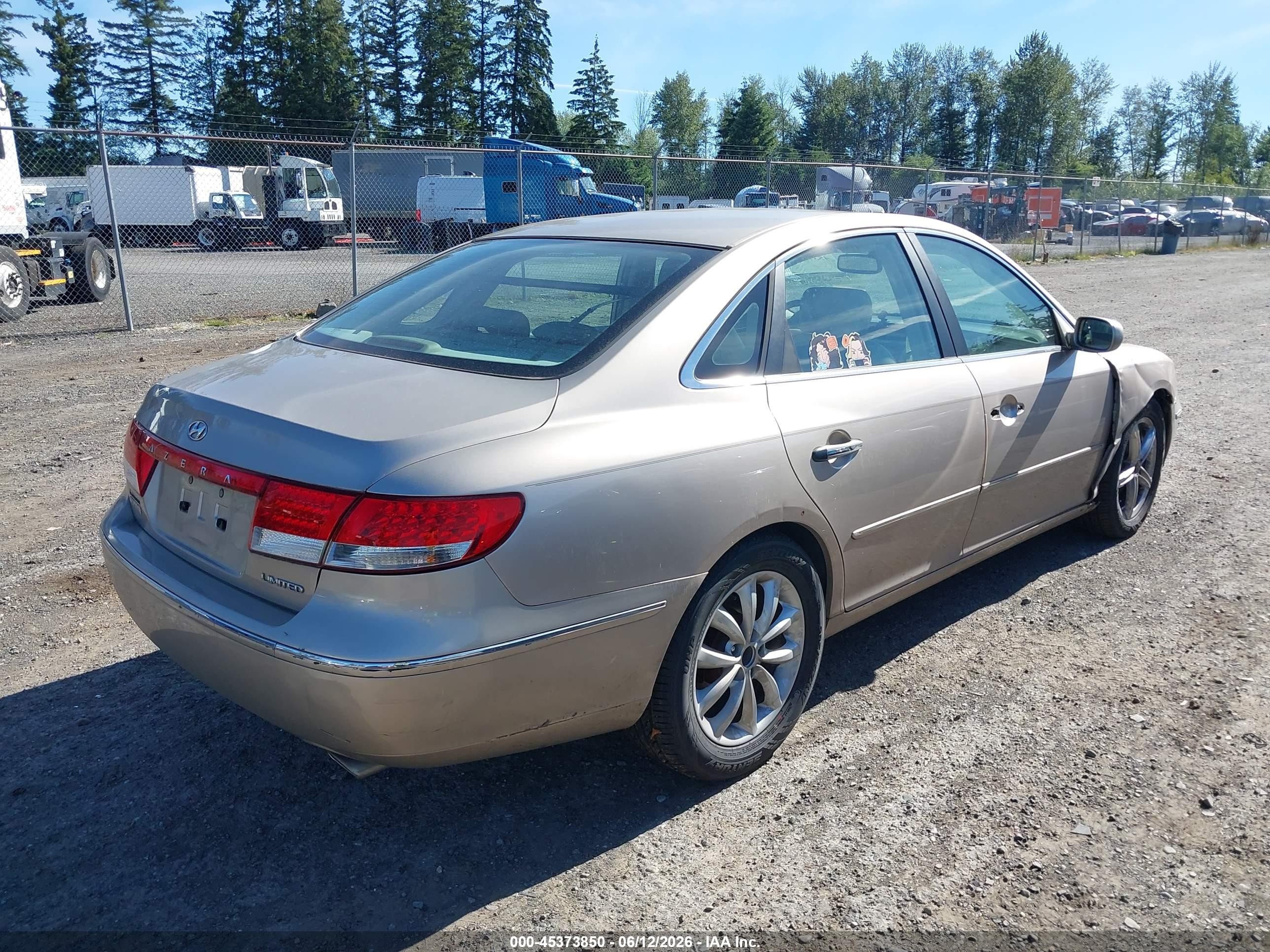 2006 Hyundai Azera Limited/se Beige vin: KMHFC46F86A089870