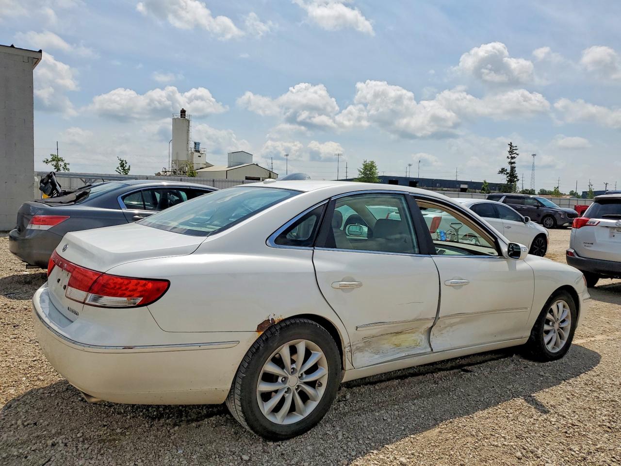 2007 Hyundai Azera Se White vin: KMHFC46F87A238229