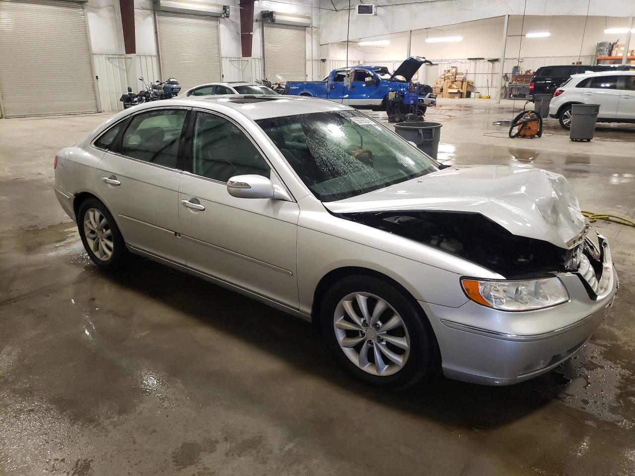 2008 Hyundai Azera Limited Silver vin: KMHFC46F88A256831