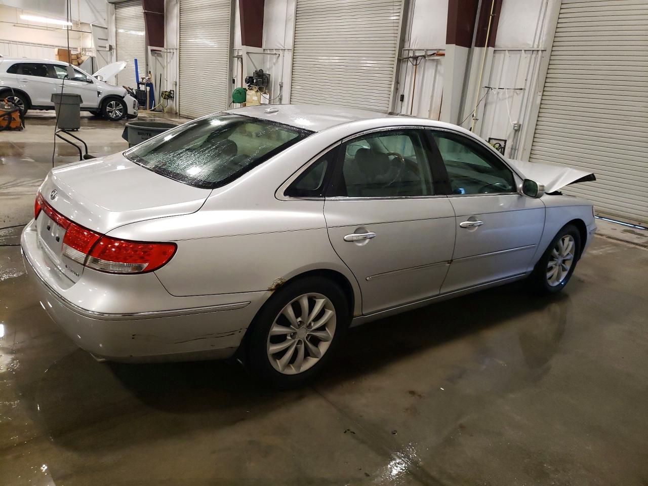 2008 Hyundai Azera Limited Silver vin: KMHFC46F88A256831