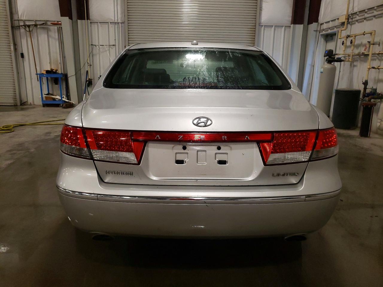 2008 Hyundai Azera Limited Silver vin: KMHFC46F88A256831