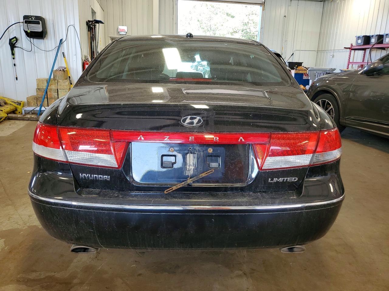 2008 Hyundai Azera Limited Black vin: KMHFC46F88A258501