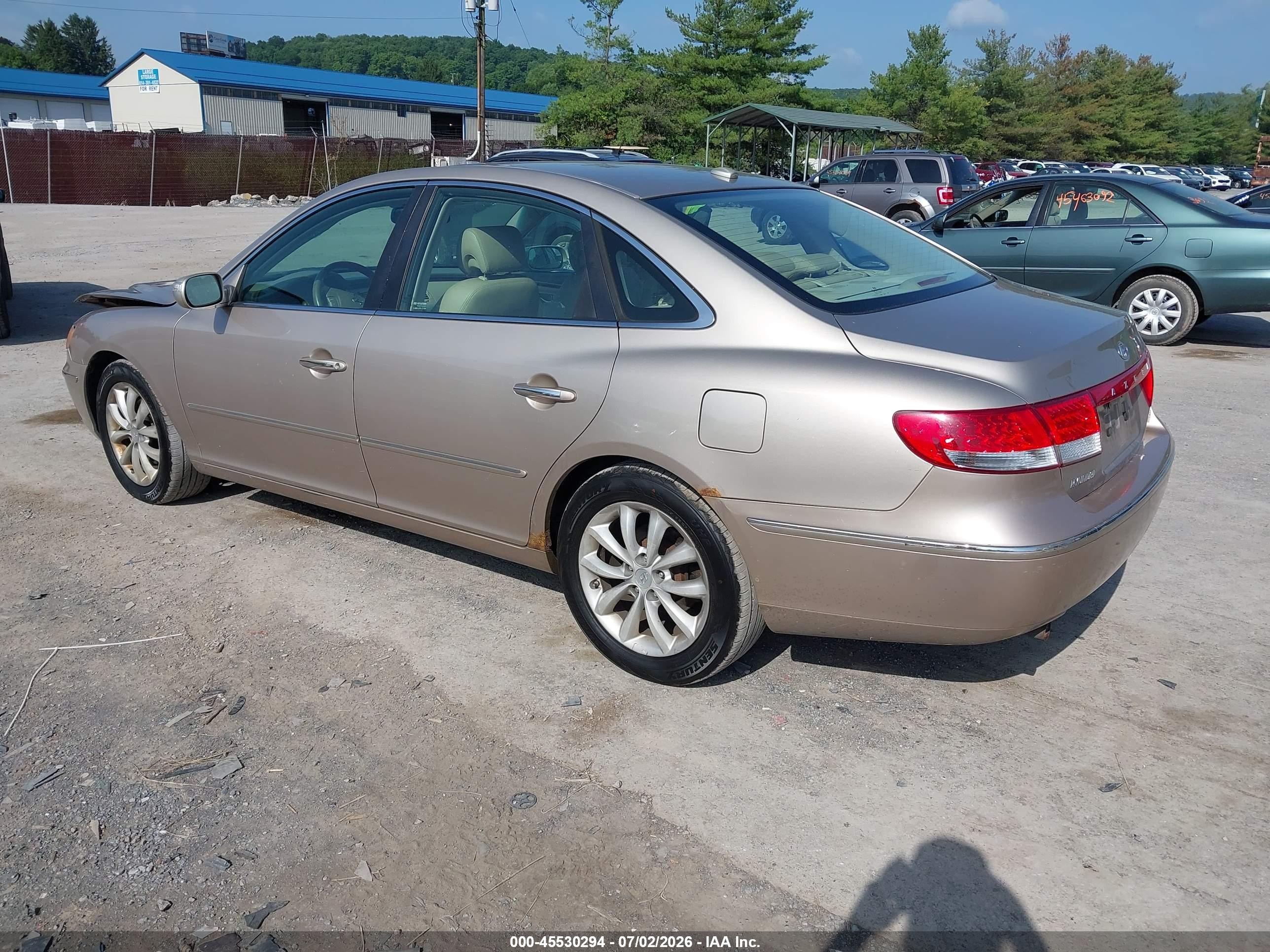 2008 Hyundai Azera Limited Gold vin: KMHFC46F88A263021