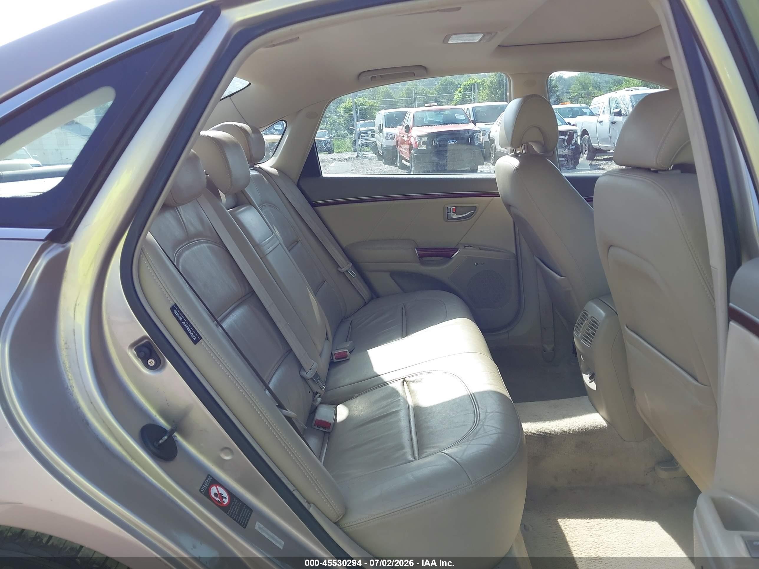 2008 Hyundai Azera Limited Gold vin: KMHFC46F88A263021