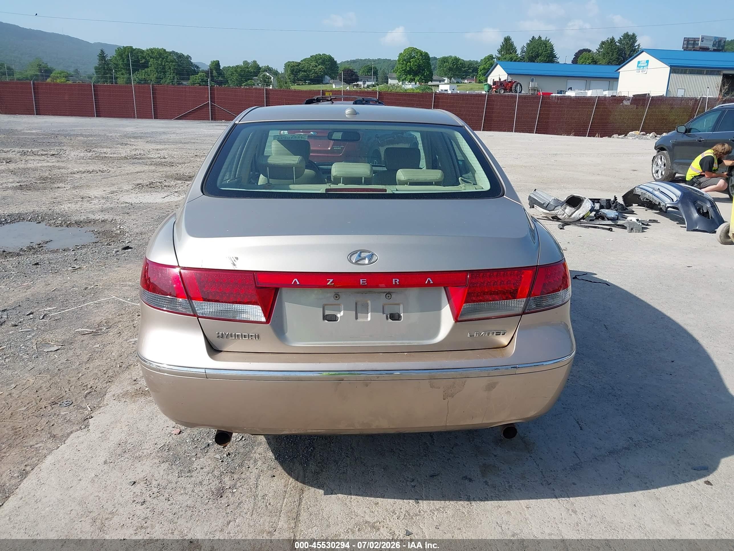 2008 Hyundai Azera Limited Gold vin: KMHFC46F88A263021