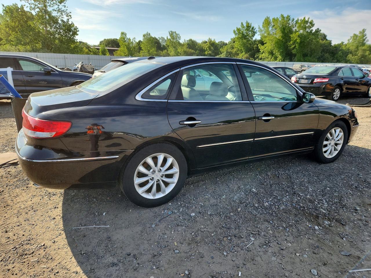 2008 Hyundai Azera Limited Black vin: KMHFC46F88A316798