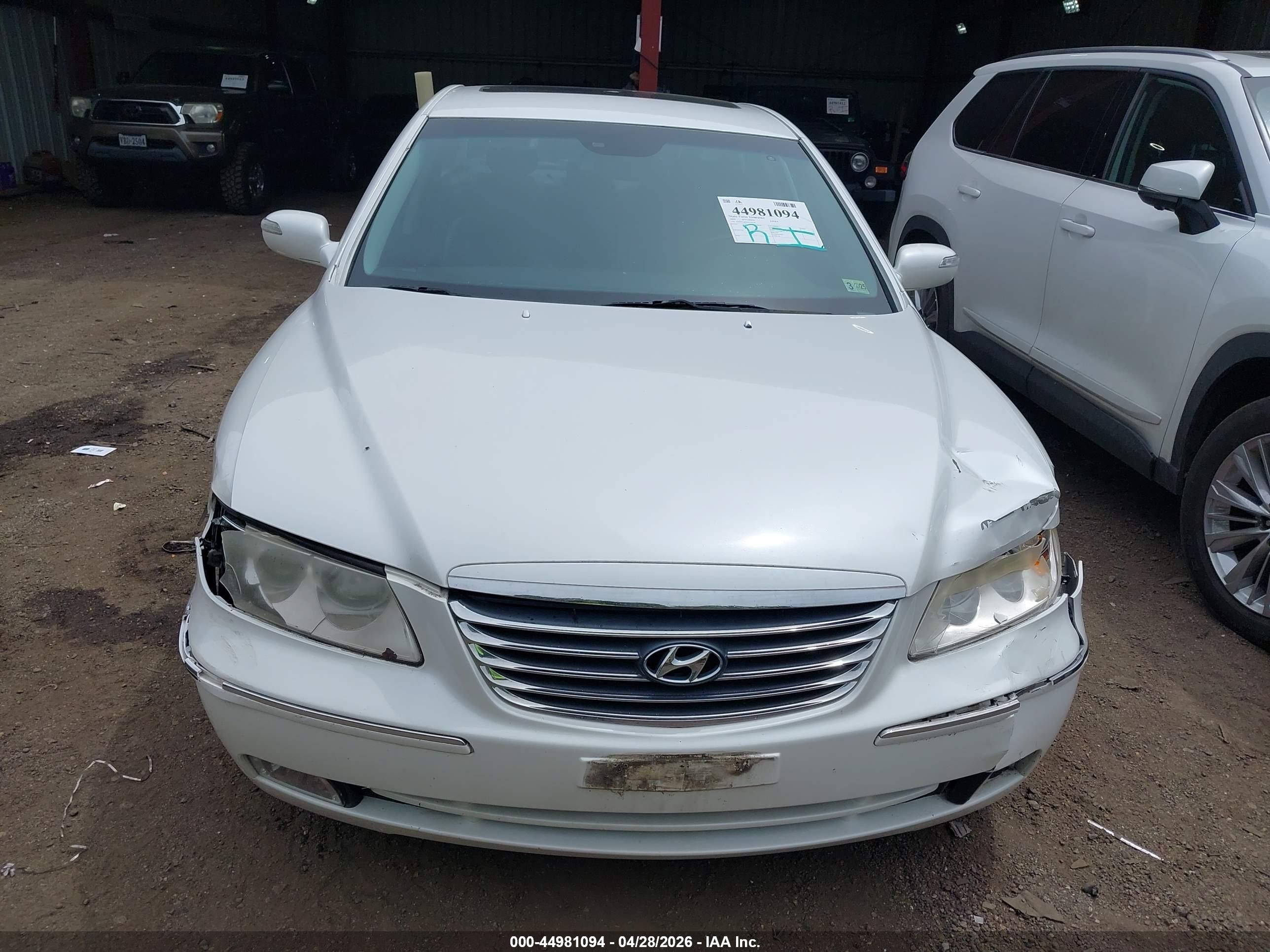2009 Hyundai Azera Limited White vin: KMHFC46F89A344196