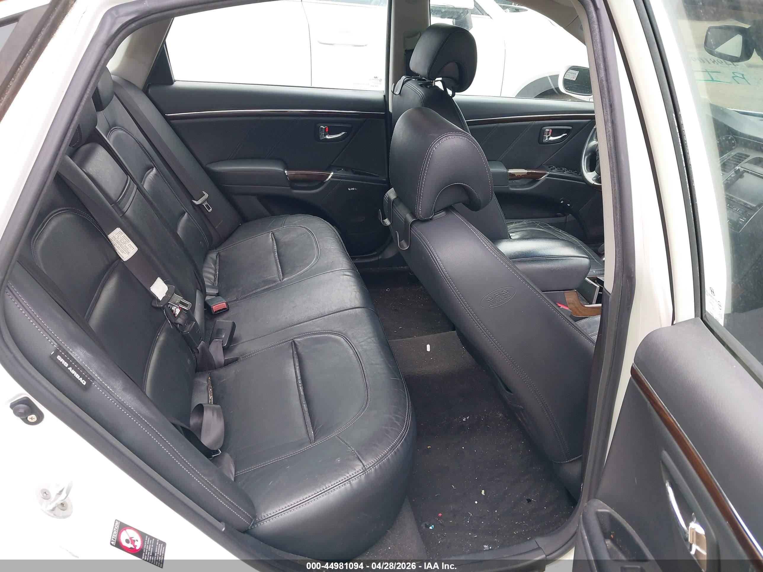 2009 Hyundai Azera Limited White vin: KMHFC46F89A344196
