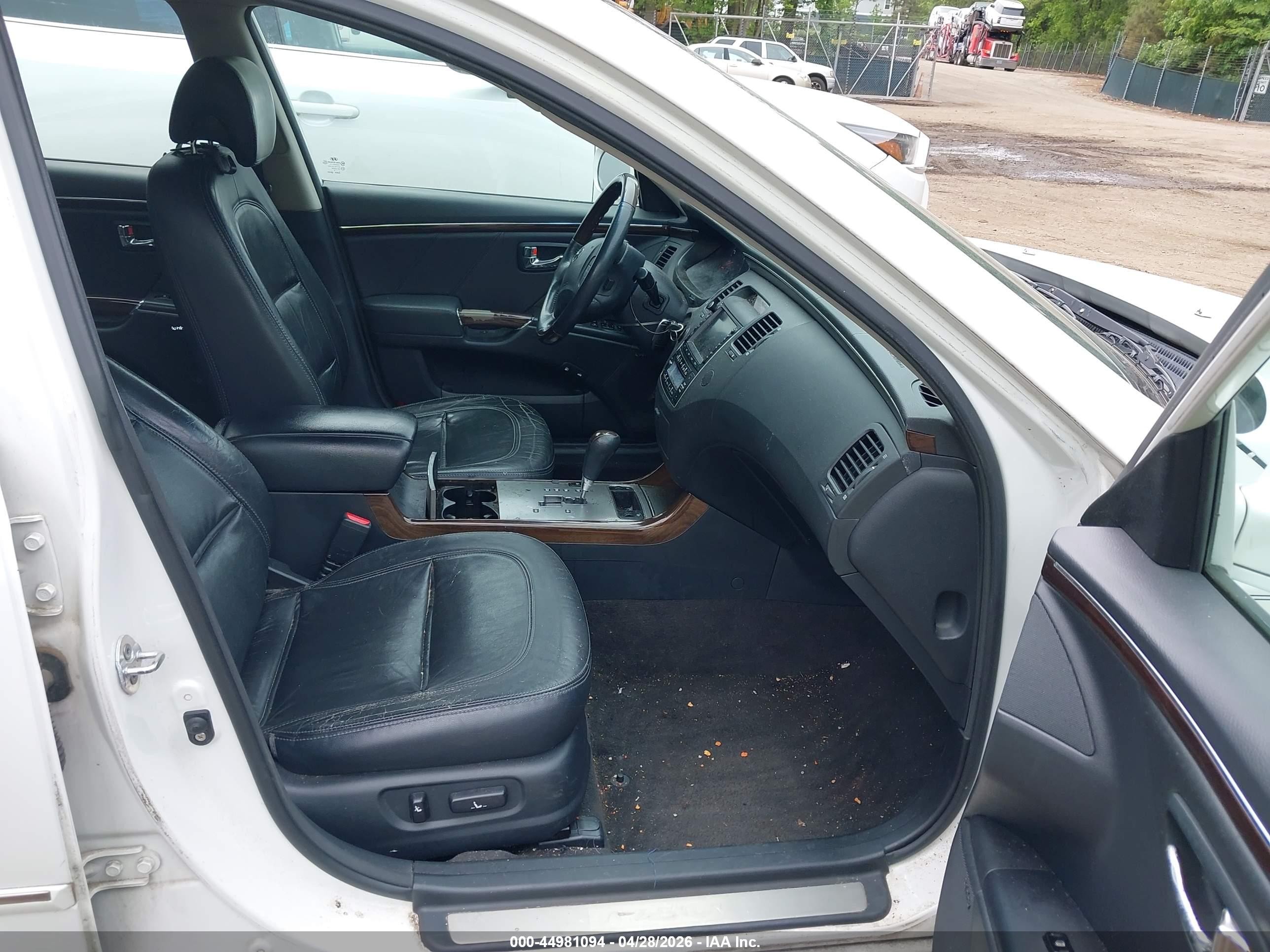 2009 Hyundai Azera Limited White vin: KMHFC46F89A344196