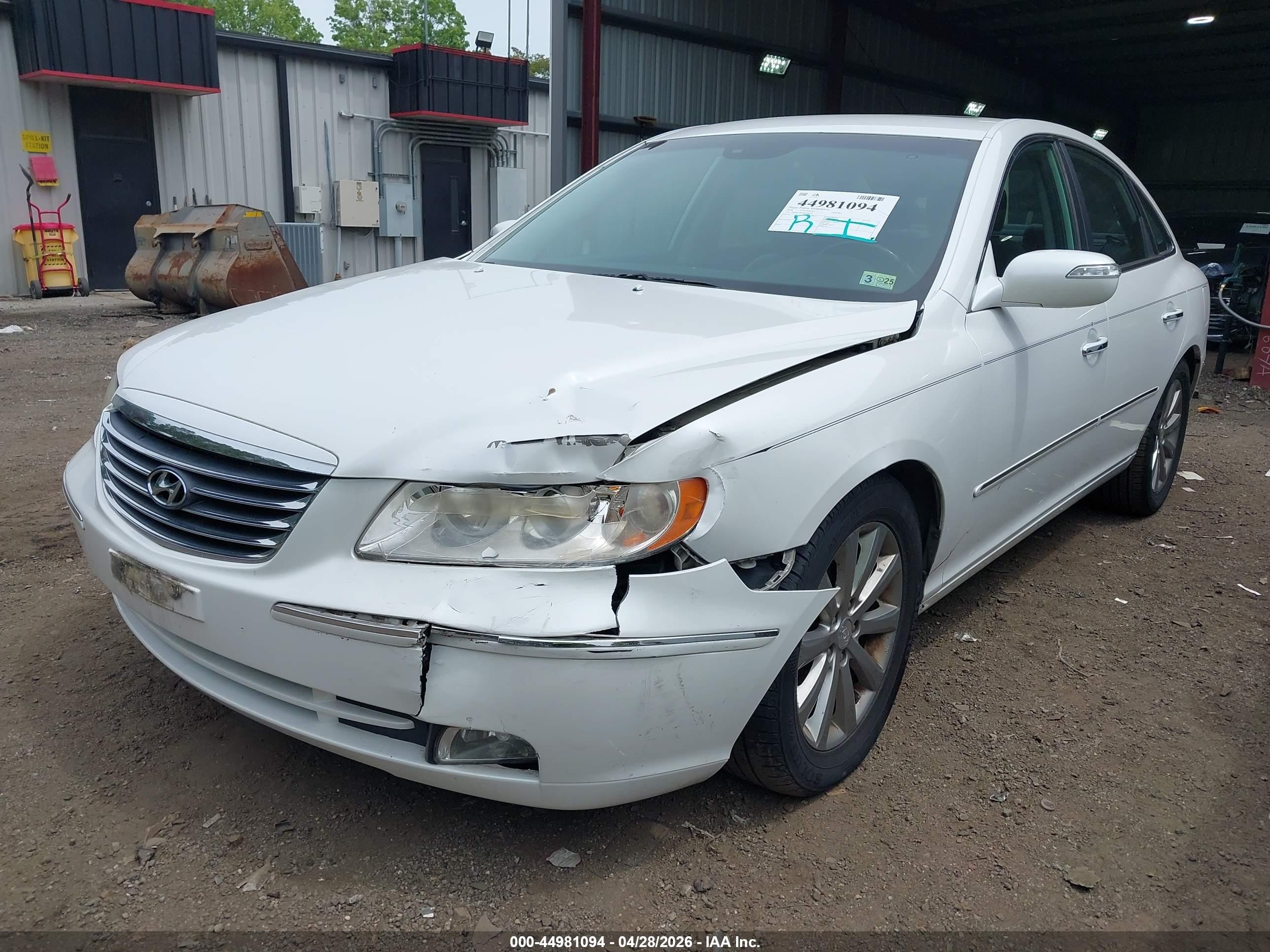 2009 Hyundai Azera Limited White vin: KMHFC46F89A344196