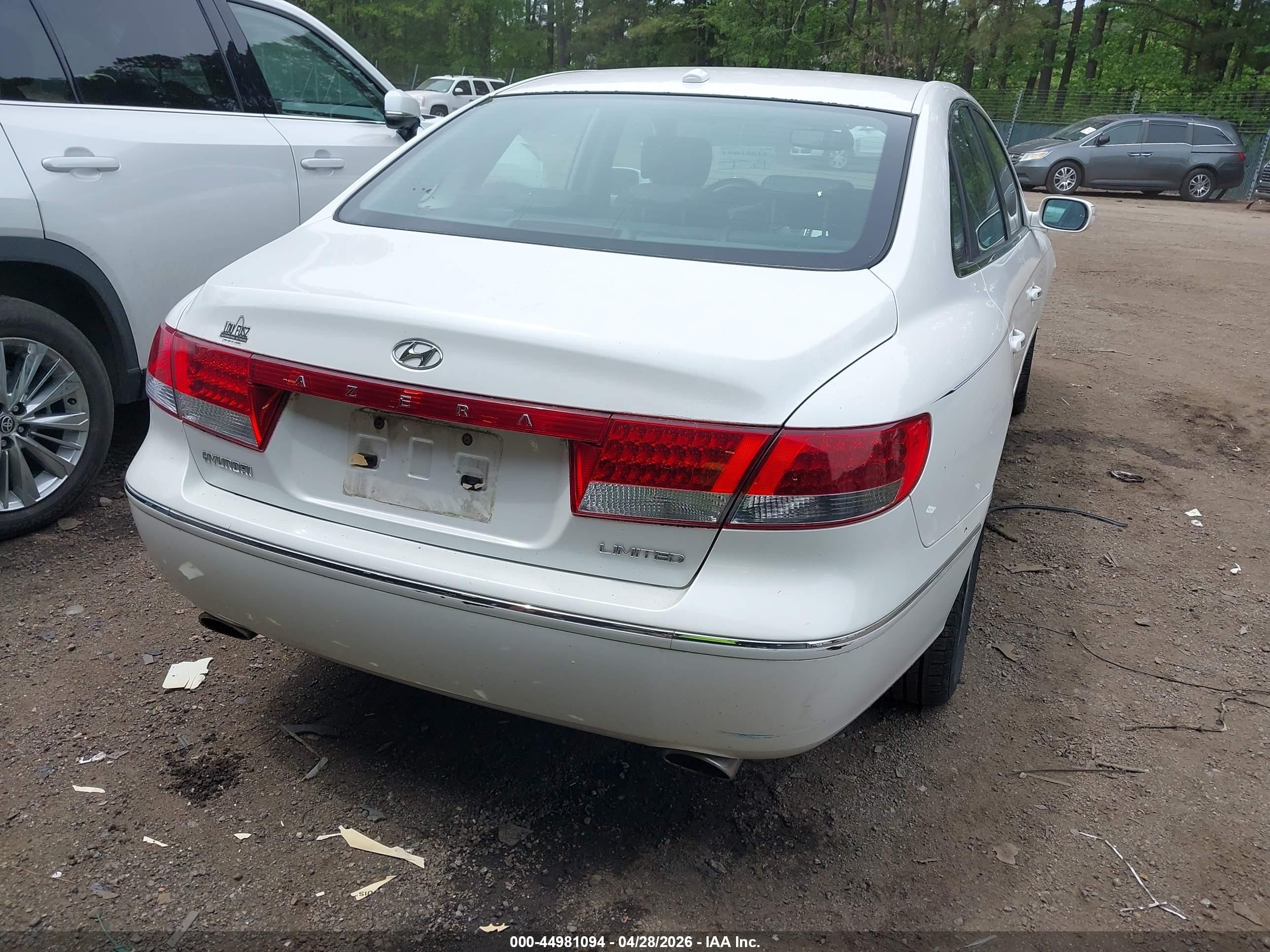 2009 Hyundai Azera Limited White vin: KMHFC46F89A344196