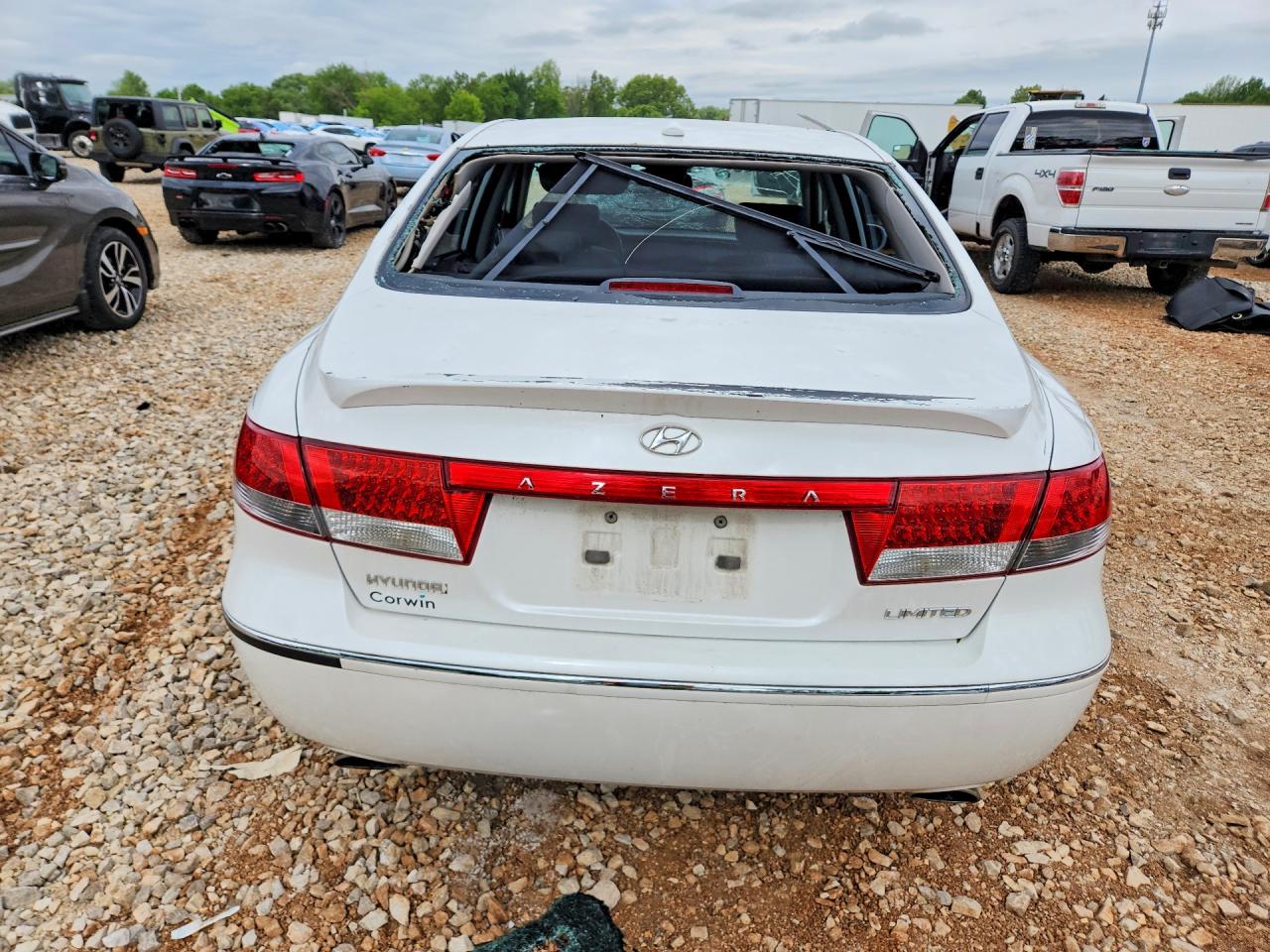2009 Hyundai Azera Limited White vin: KMHFC46F89A358230
