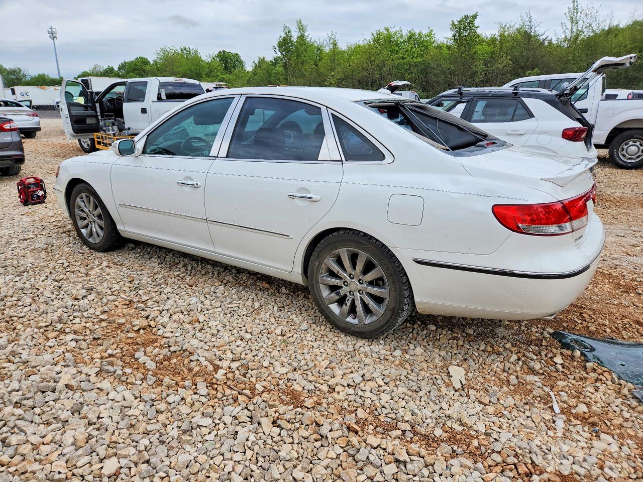 2009 Hyundai Azera Limited White vin: KMHFC46F89A358230