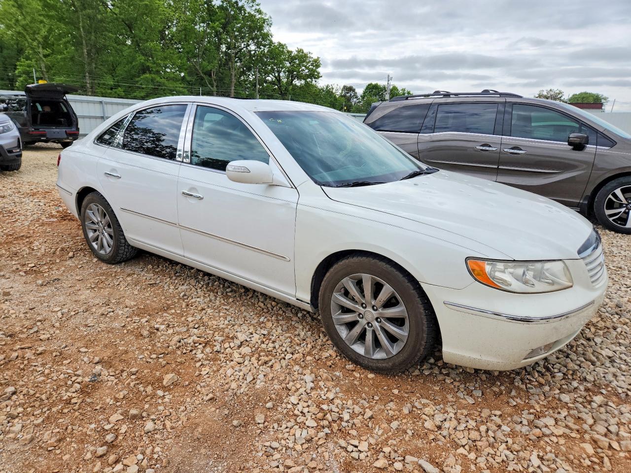 2009 Hyundai Azera Limited White vin: KMHFC46F89A358230