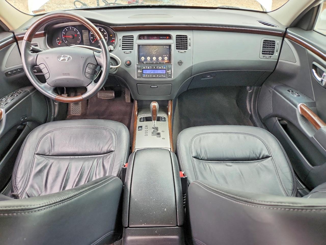 2009 Hyundai Azera Limited White vin: KMHFC46F89A358230