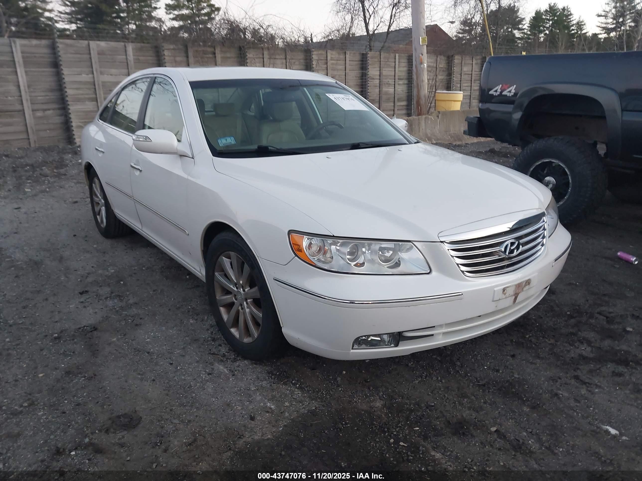 2009 Hyundai Azera Limited White vin: KMHFC46F89A372919