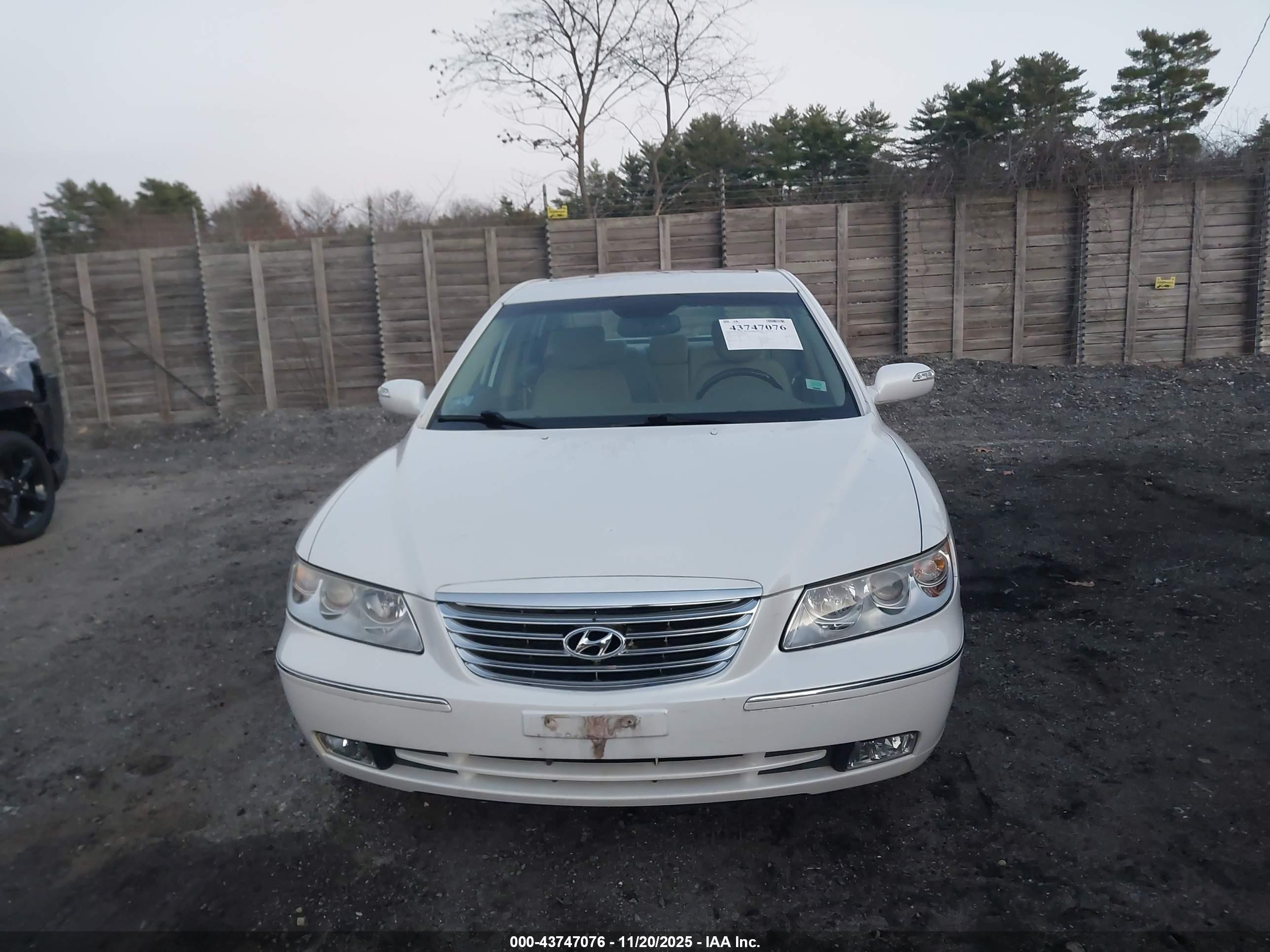 2009 Hyundai Azera Limited White vin: KMHFC46F89A372919