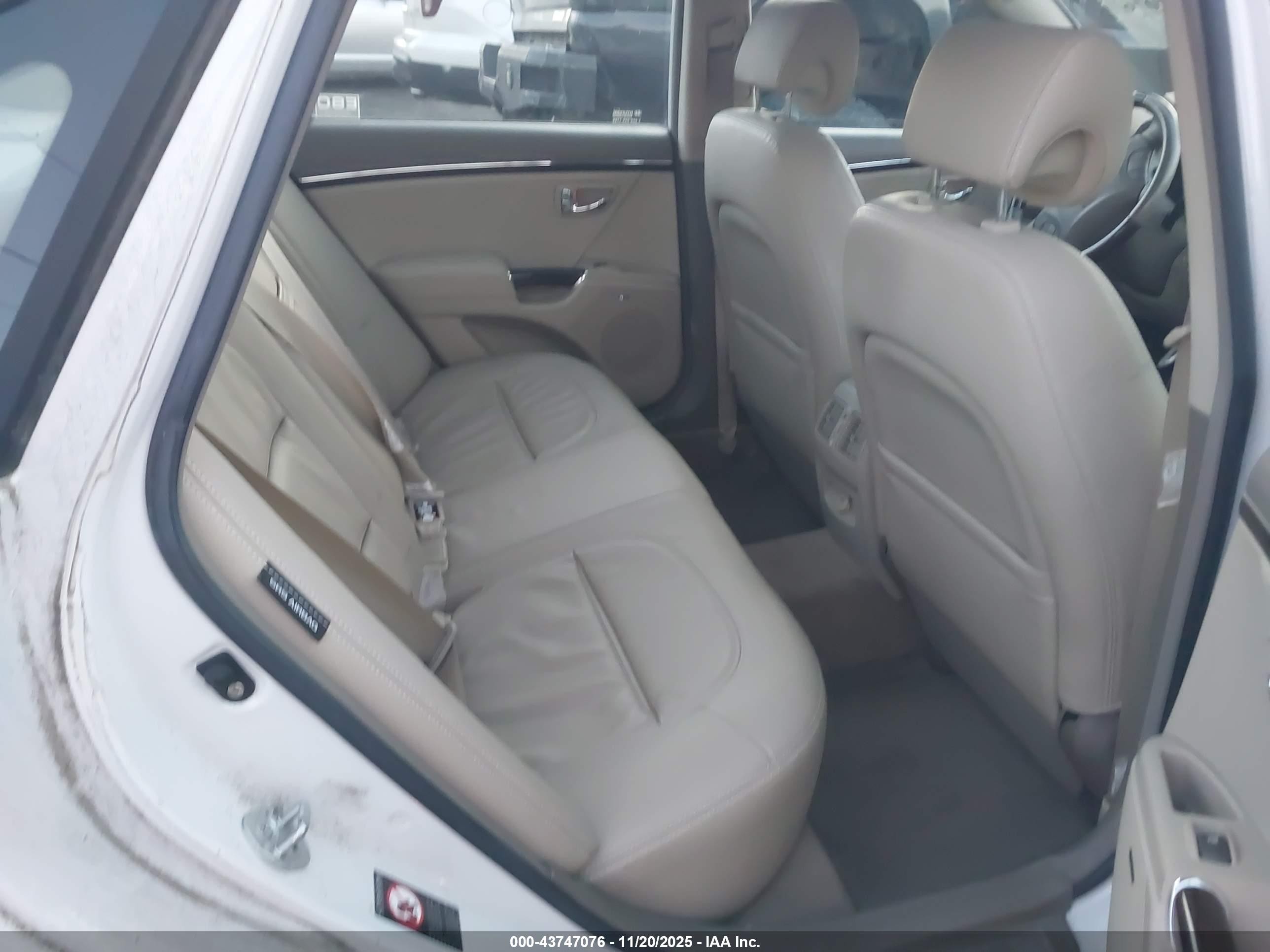 2009 Hyundai Azera Limited White vin: KMHFC46F89A372919