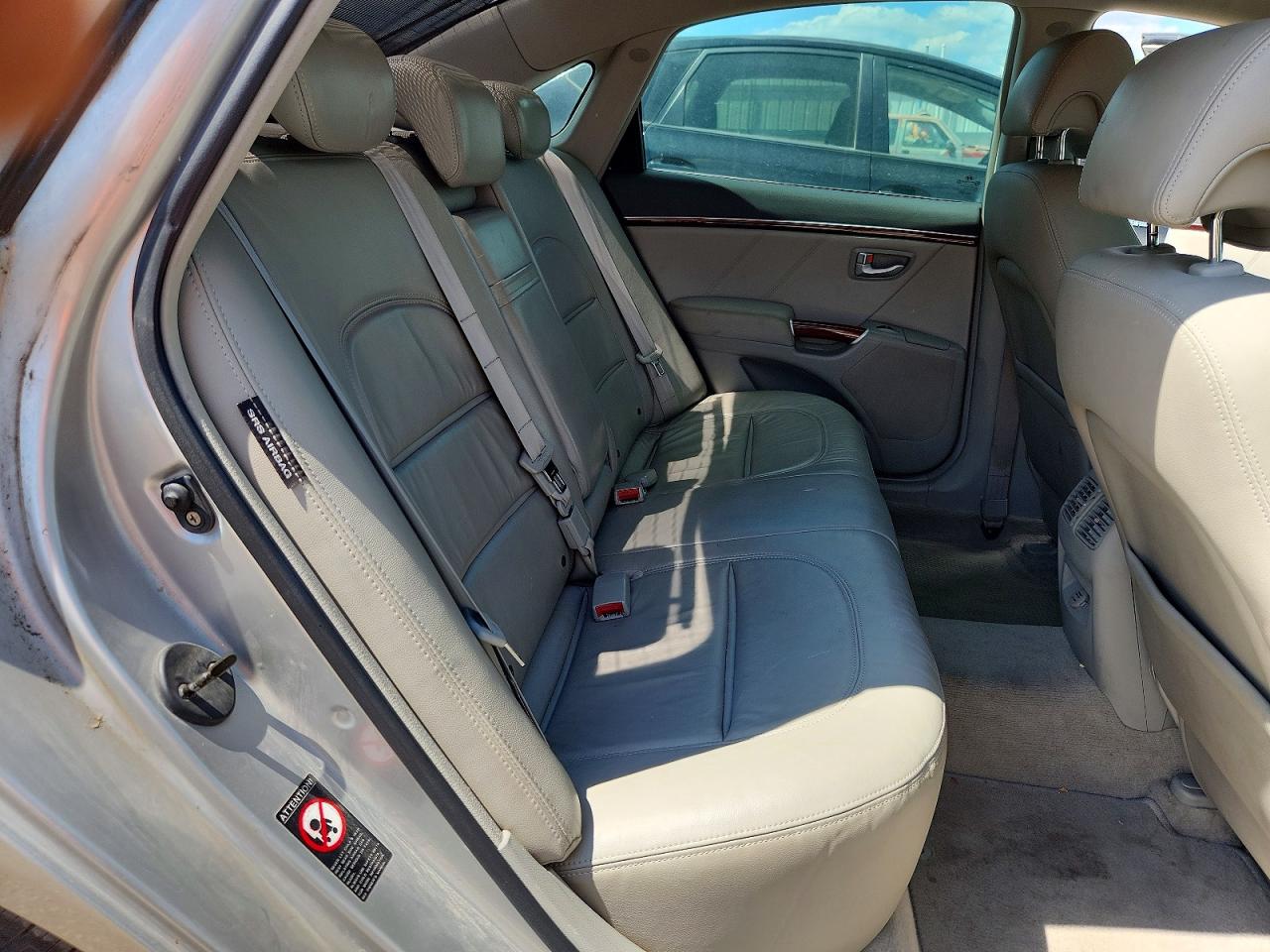 2006 Hyundai Azera Silver vin: KMHFC46F96A057025