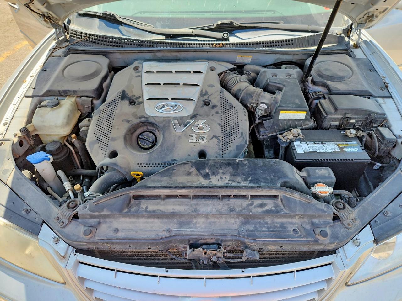 2006 Hyundai Azera Silver vin: KMHFC46F96A057025
